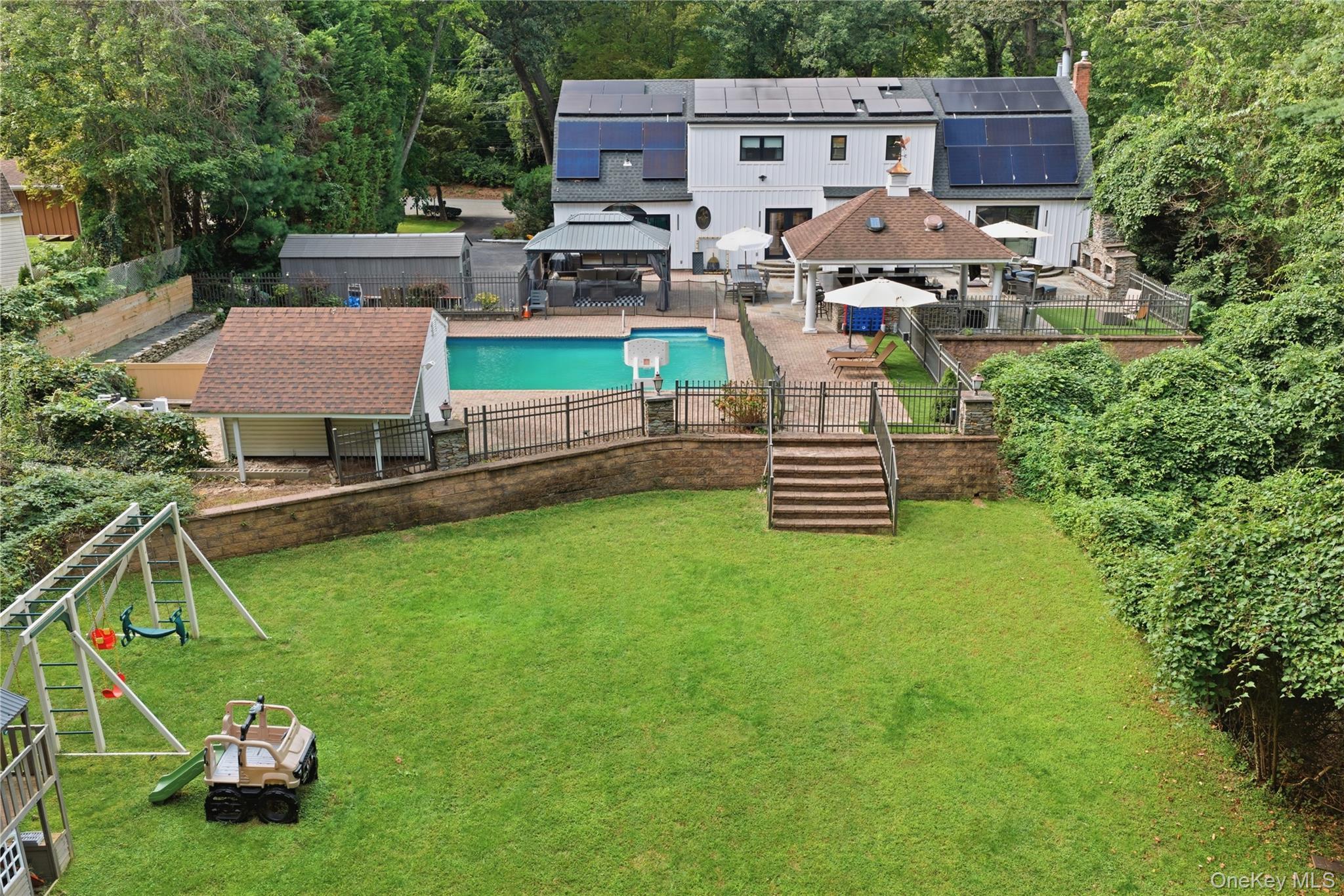 Single Family Meadow Glen Road Suffolk County, NY 11768, MLS-1050295-40