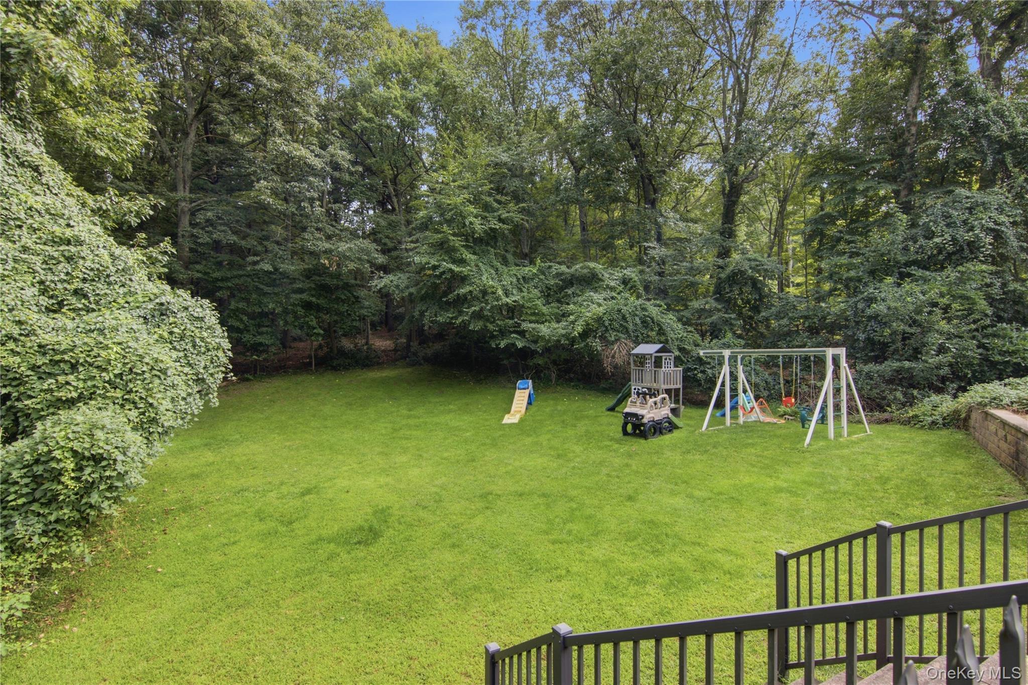 Single Family Meadow Glen Road Suffolk County, NY 11768, MLS-1050295-42