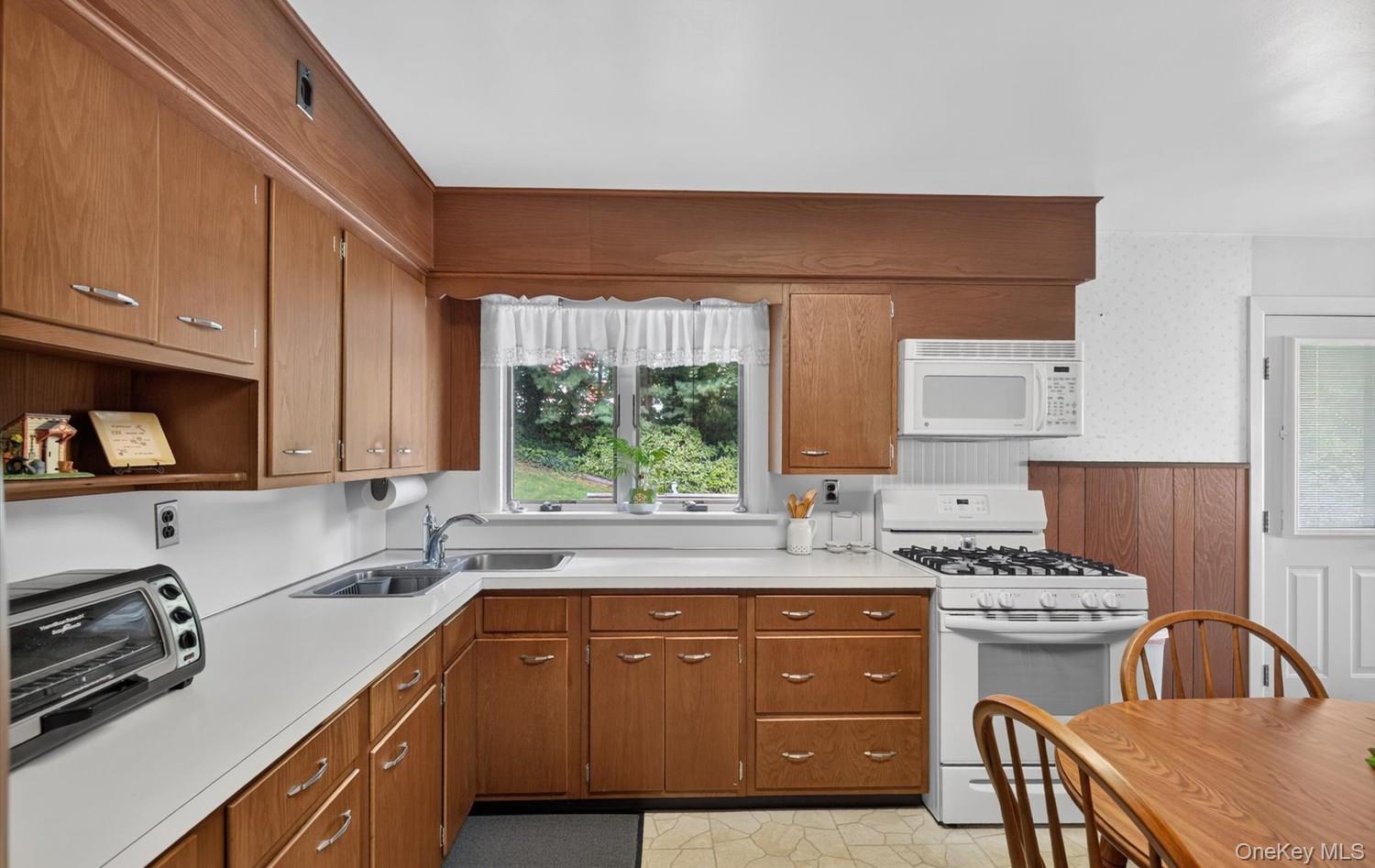 Single Family Francis Terrace Nassau County, NY 11542, MLS-1050332-26