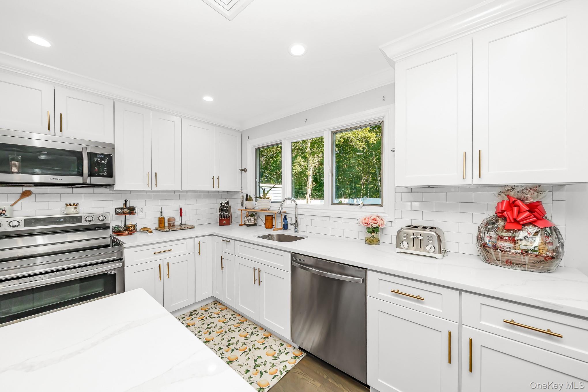 Single Family Danbury Avenue Suffolk County, NY 11772, MLS-1050340-14