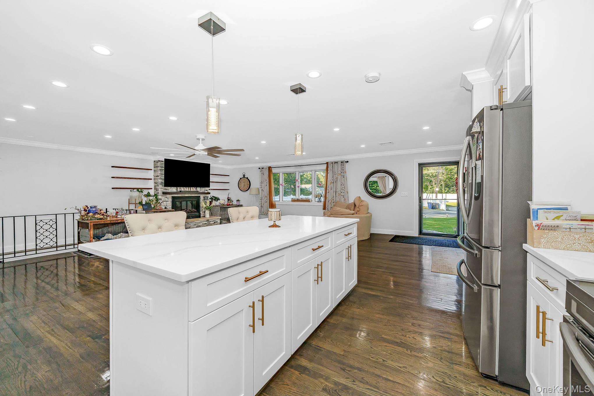 Single Family Danbury Avenue Suffolk County, NY 11772, MLS-1050340-16