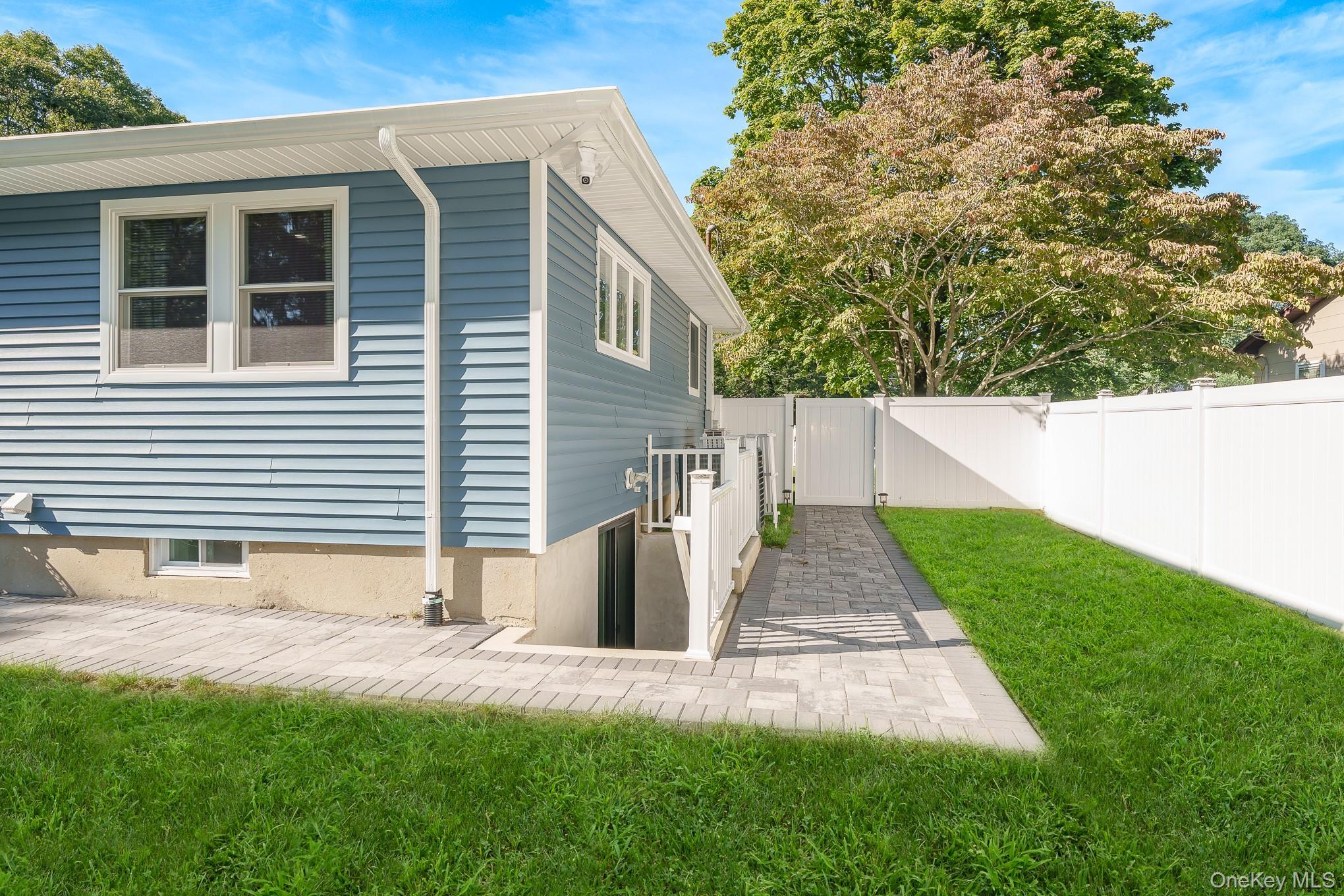 Single Family Danbury Avenue Suffolk County, NY 11772, MLS-1050340-36