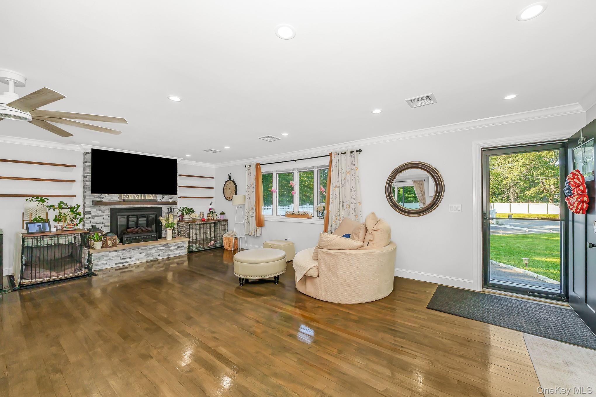 Single Family Danbury Avenue Suffolk County, NY 11772, MLS-1050340-7
