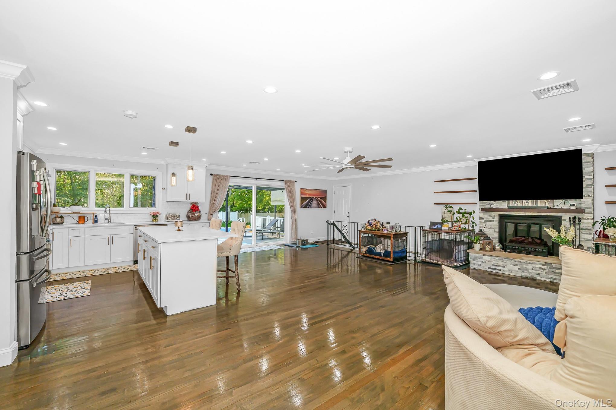 Single Family Danbury Avenue Suffolk County, NY 11772, MLS-1050340-8