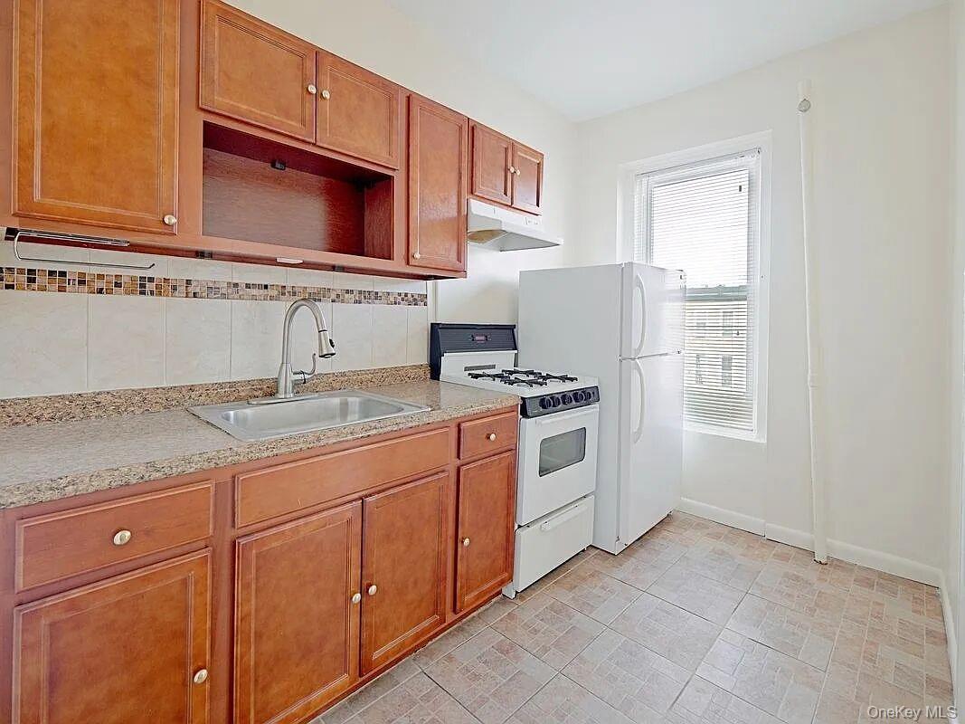 Apartment Bainbridge  Brooklyn, NY 11233, MLS-1050344-5