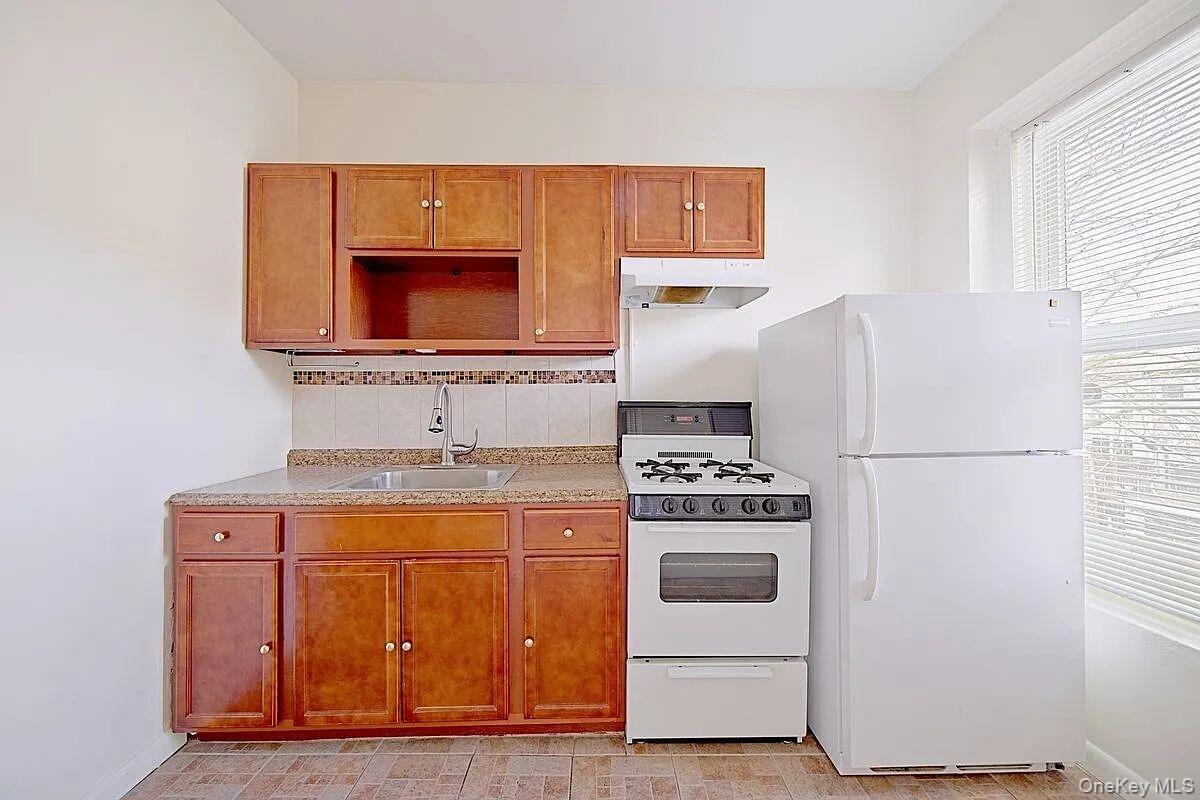 Apartment Bainbridge  Brooklyn, NY 11233, MLS-1050344-6