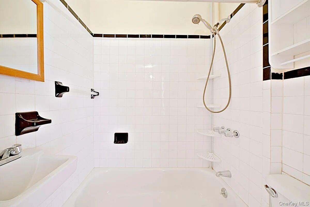 Apartment Bainbridge  Brooklyn, NY 11233, MLS-1050344-7