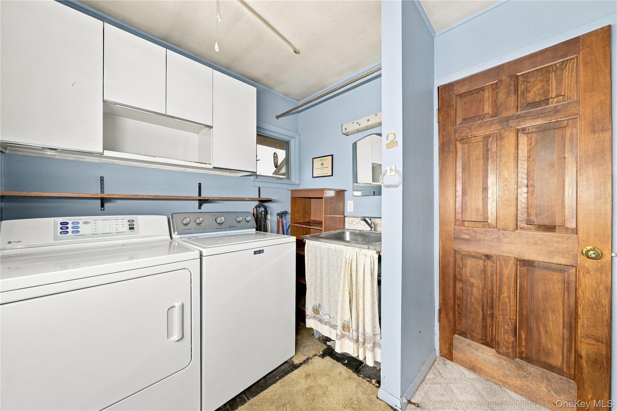 Single Family Weaving Lane Nassau County, NY 11793, MLS-1050355-17