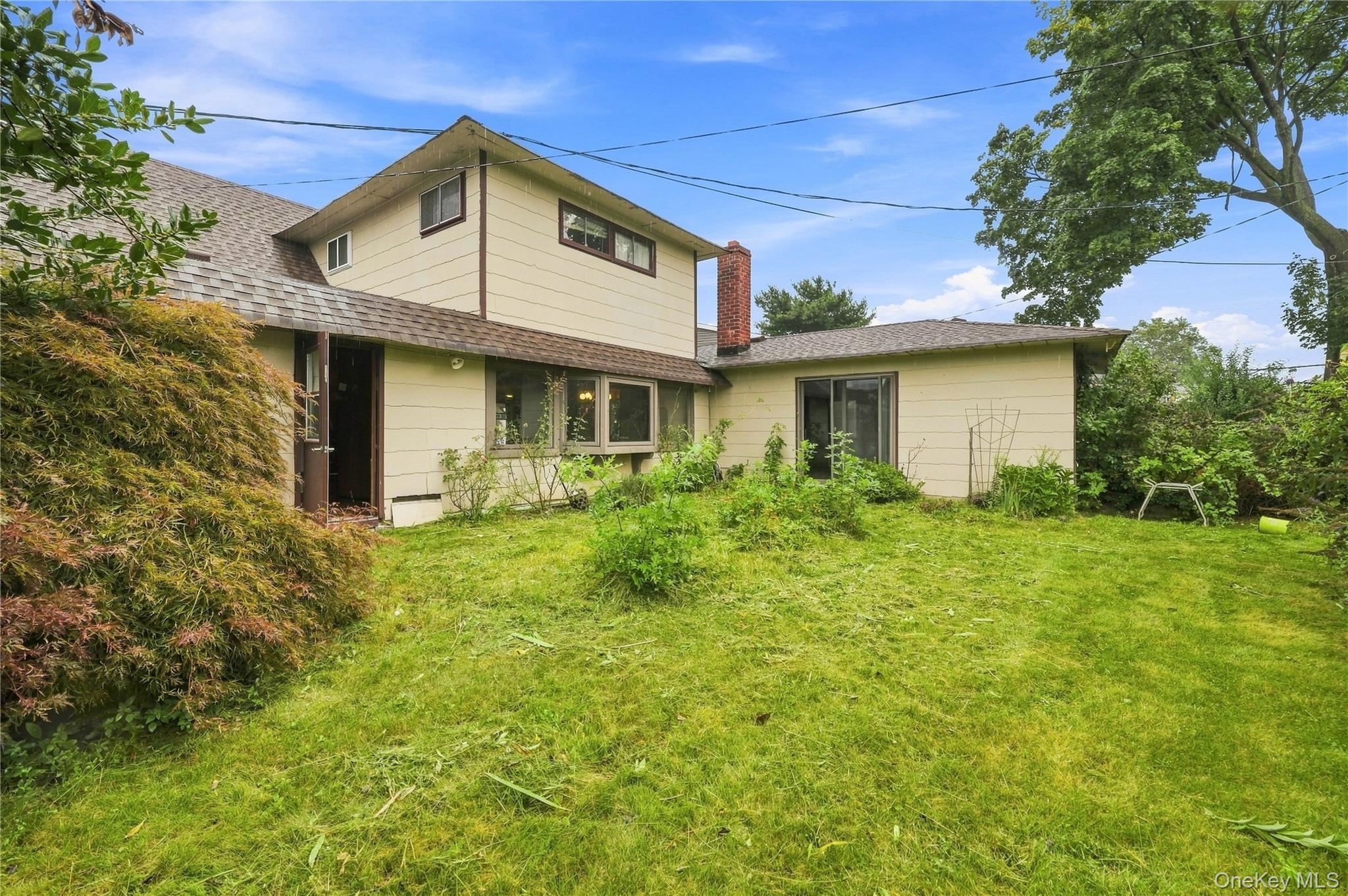 Single Family Weaving Lane Nassau County, NY 11793, MLS-1050355-22