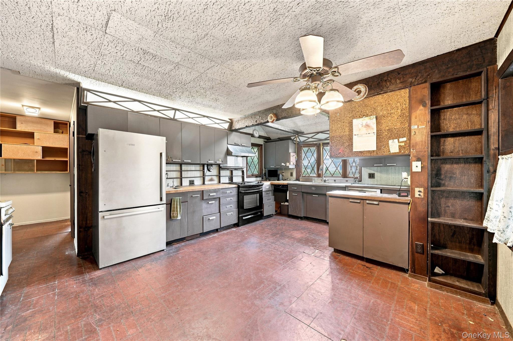Single Family Weaving Lane Nassau County, NY 11793, MLS-1050355-5