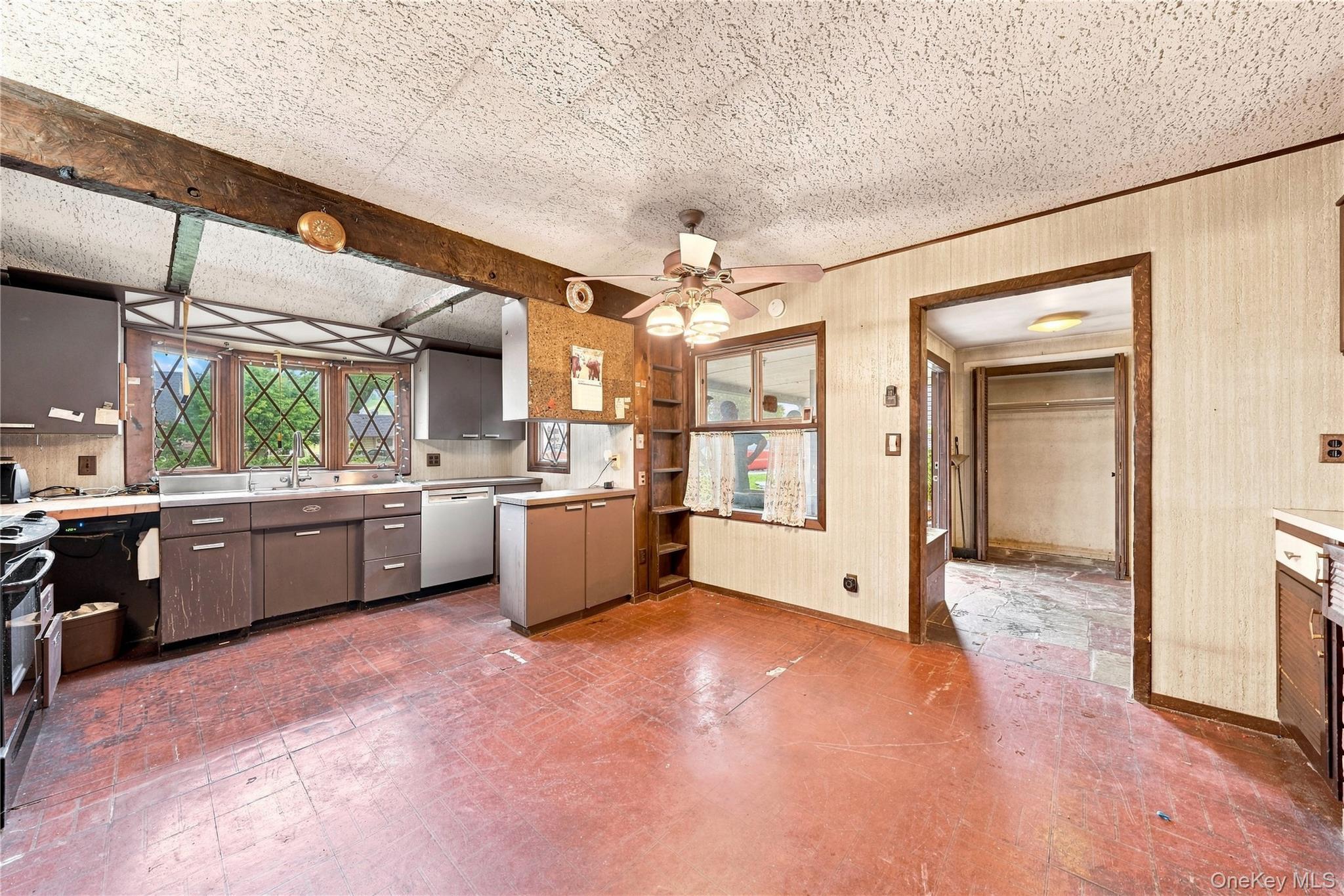 Single Family Weaving Lane Nassau County, NY 11793, MLS-1050355-6