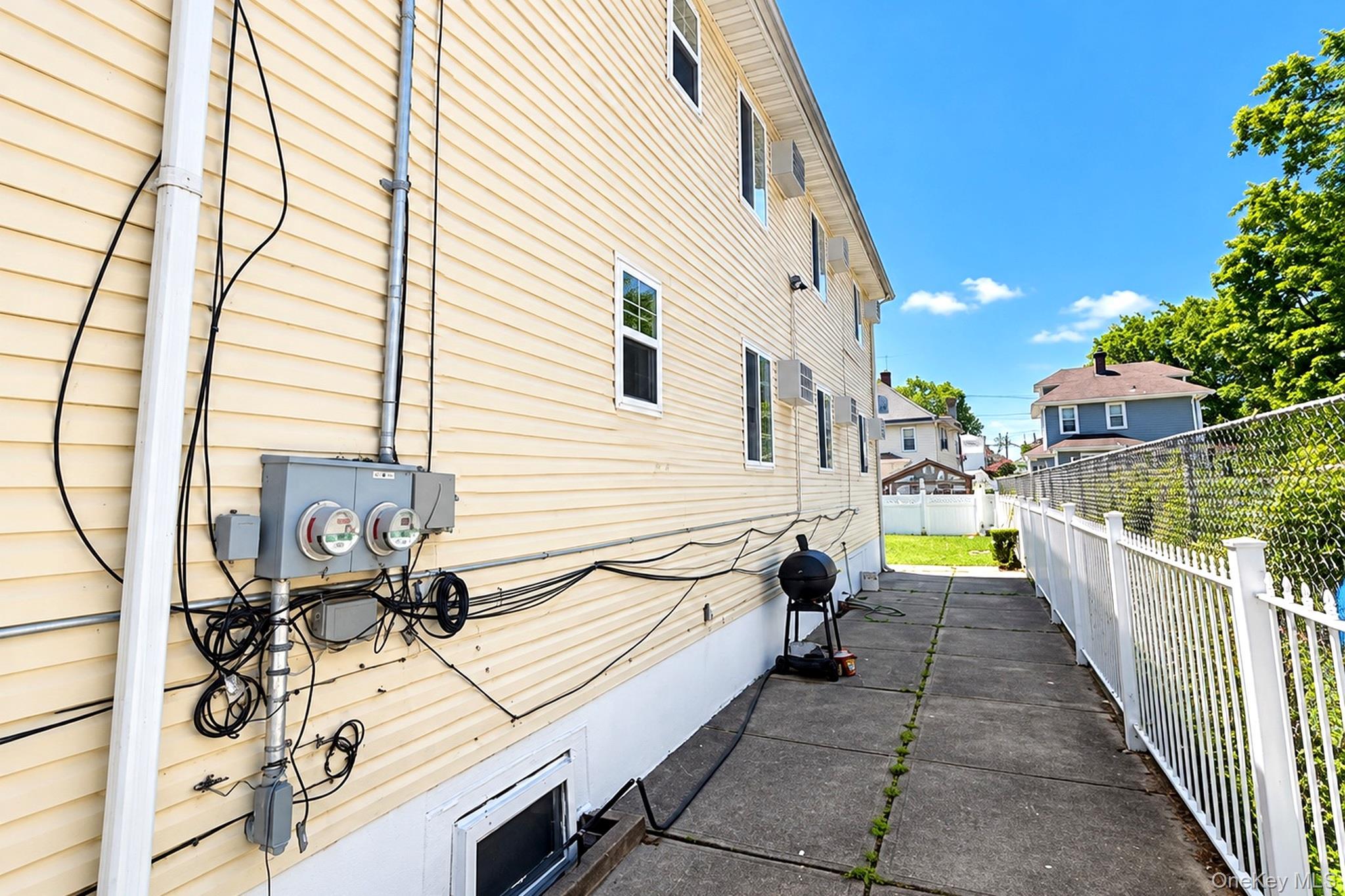 Single Family 140th Avenue  Queens, NY 11413, MLS-1050374-10