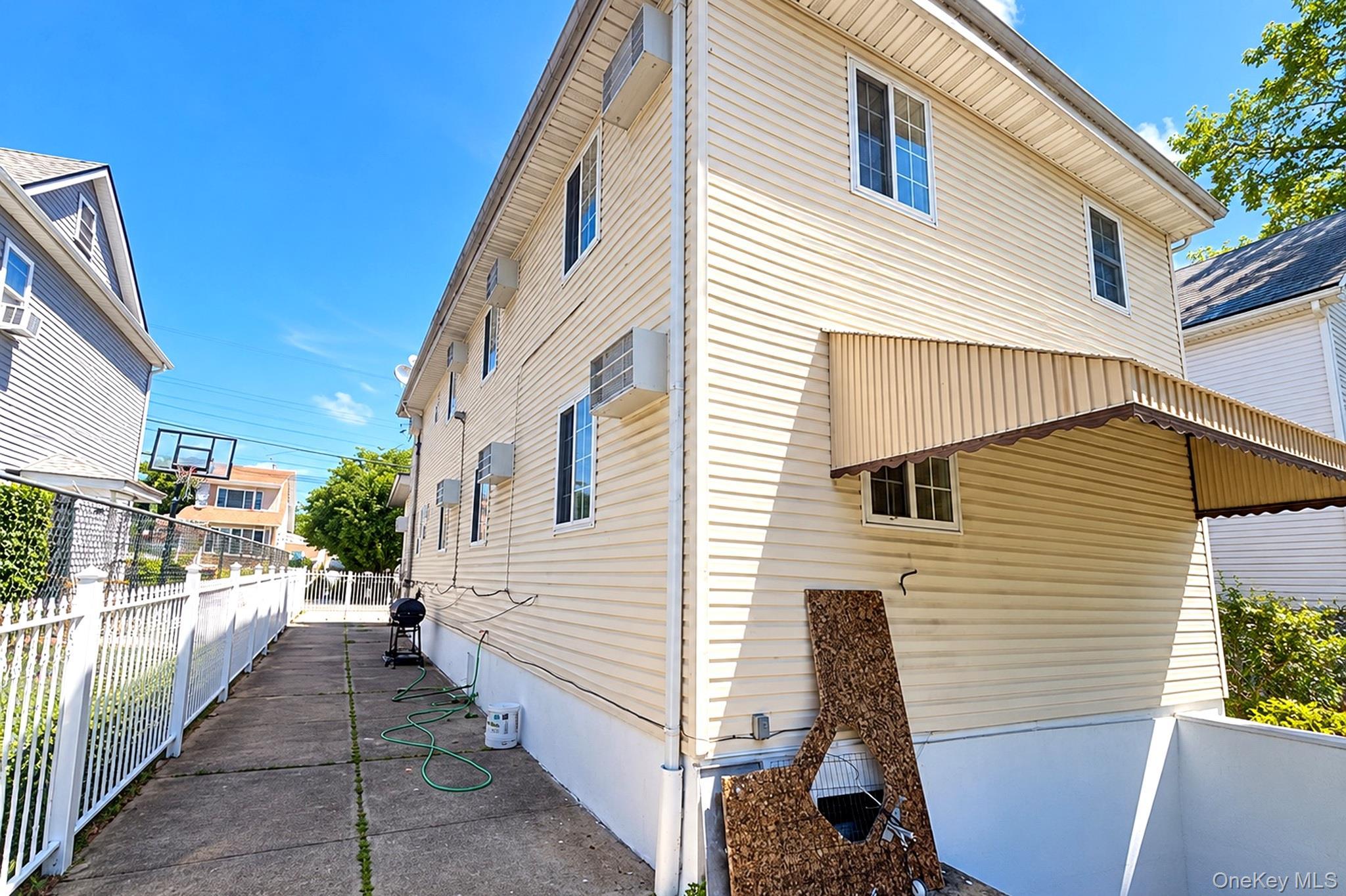 Single Family 140th Avenue Queens, NY 11413, MLS-1050374-2