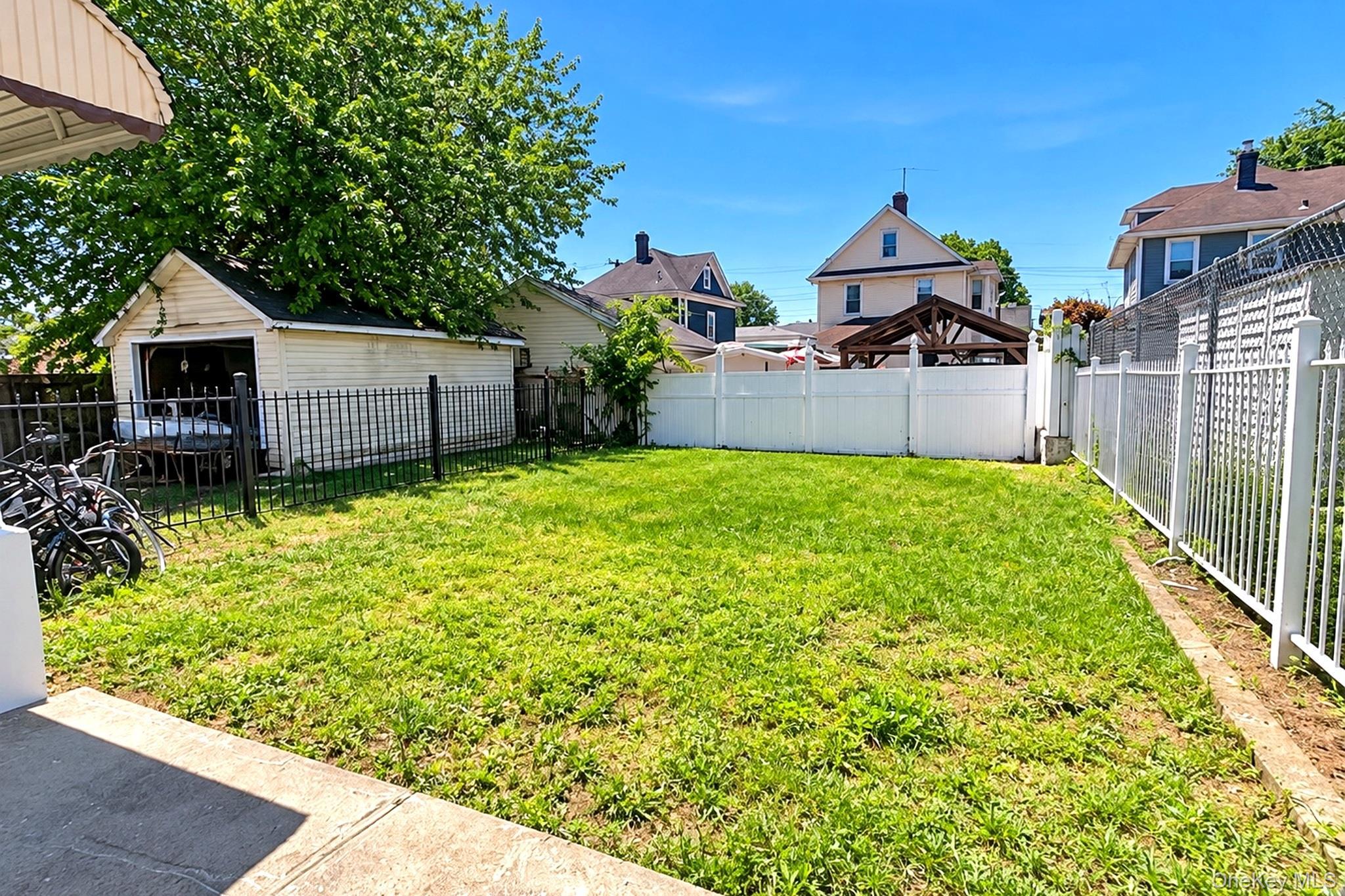 Single Family 140th Avenue Queens, NY 11413, MLS-1050374-9