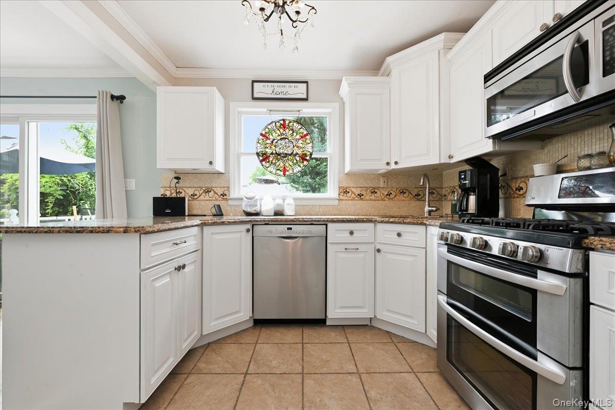 Single Family Demont Road Nassau County, NY 11783, MLS-1050447-10