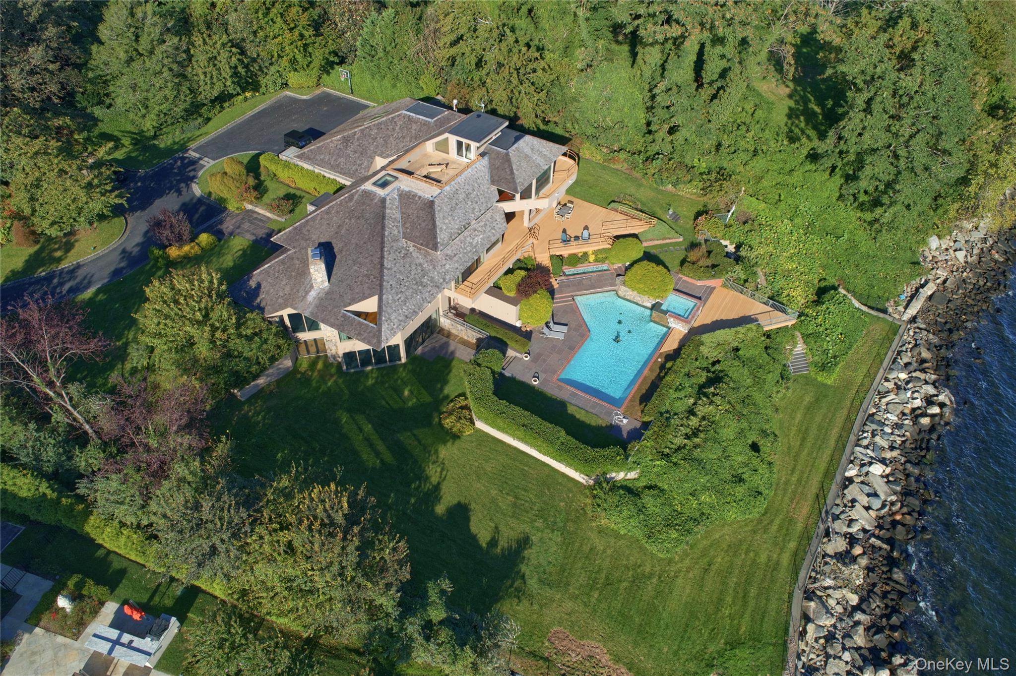 Single Family Gatsby Lane  Nassau County, NY 11024, MLS-1050476-3
