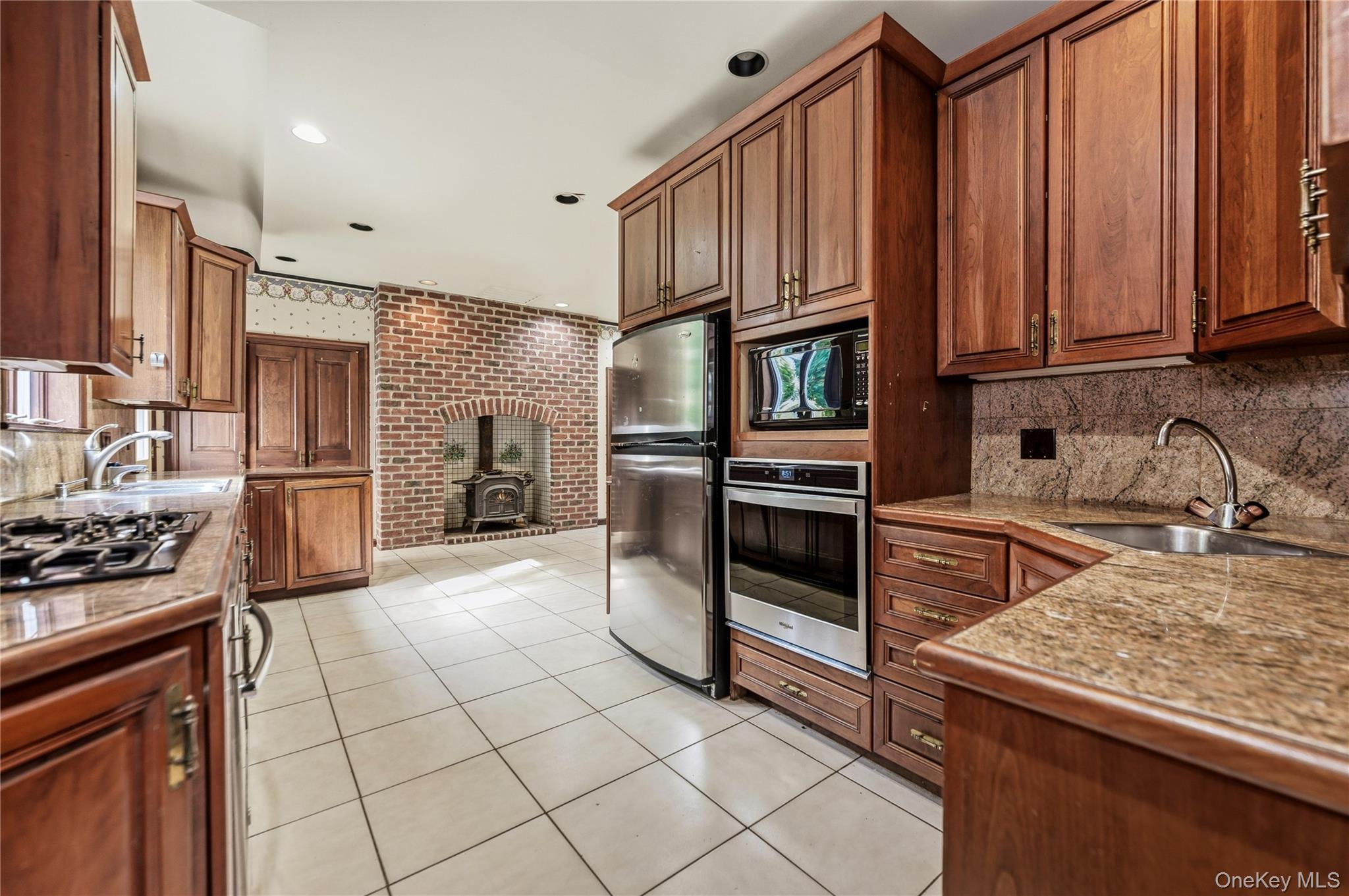Single Family Lake Avenue Nassau County, NY 11765, MLS-1050480-12