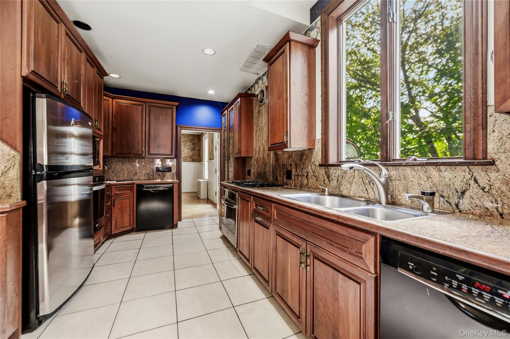 Single Family Lake Avenue Nassau County, NY 11765, MLS-1050480-13