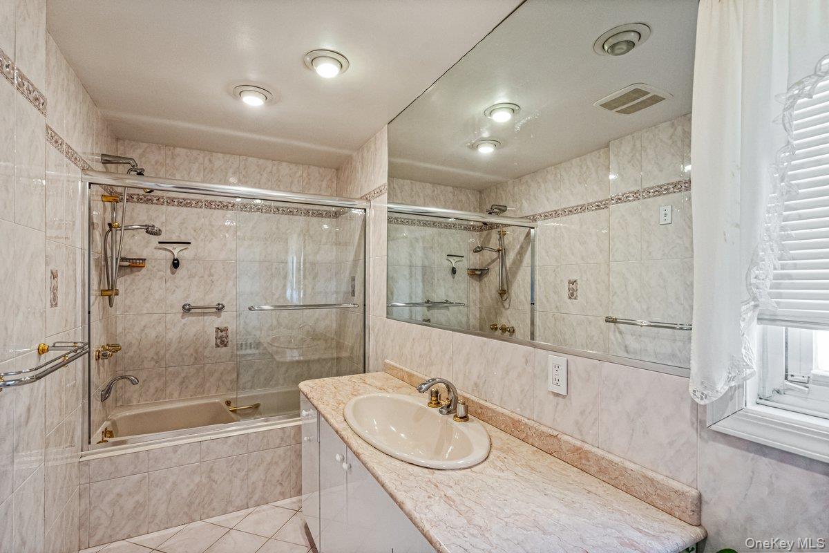 Single Family 156th Street Queens, NY 11357, MLS-1050486-14