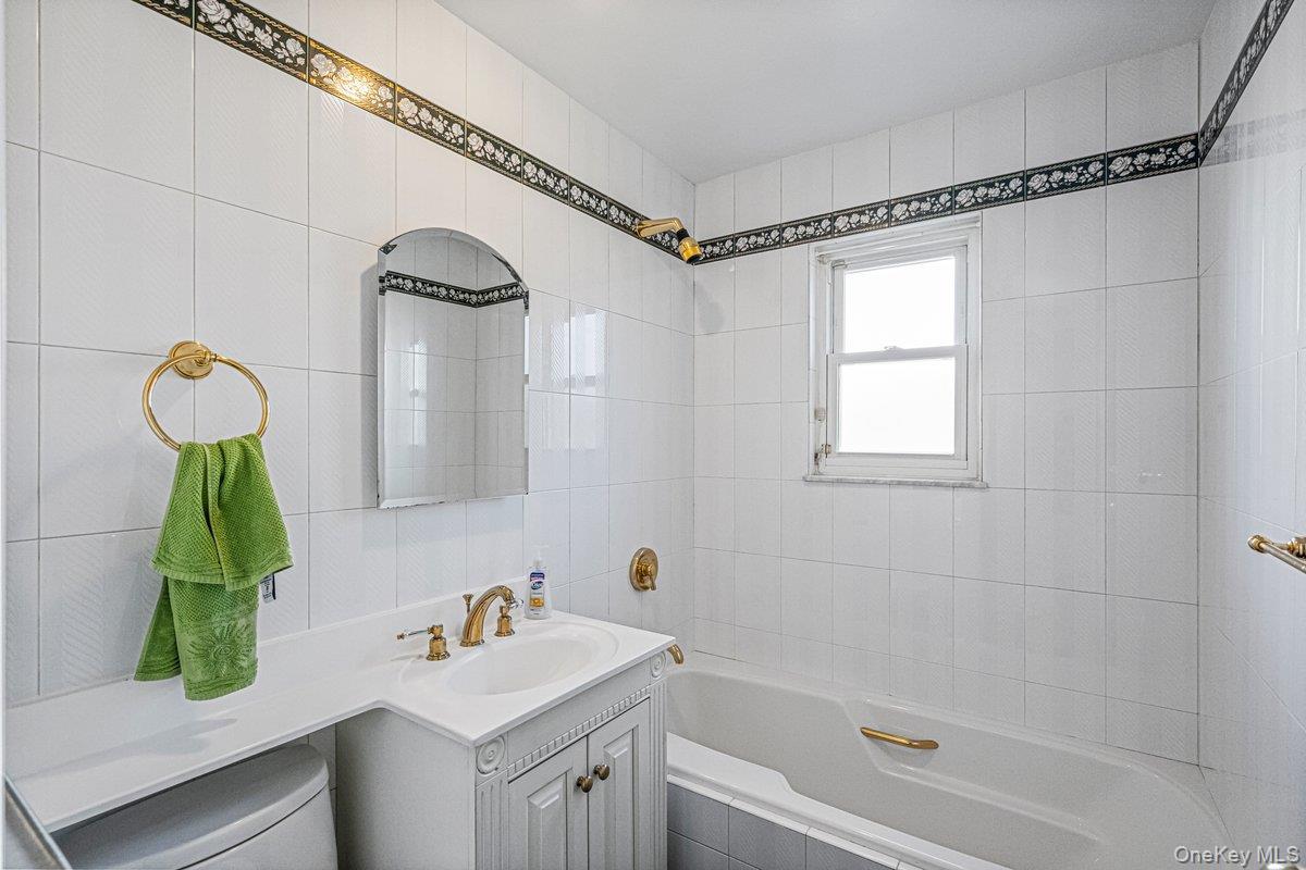 Single Family 156th Street Queens, NY 11357, MLS-1050486-19