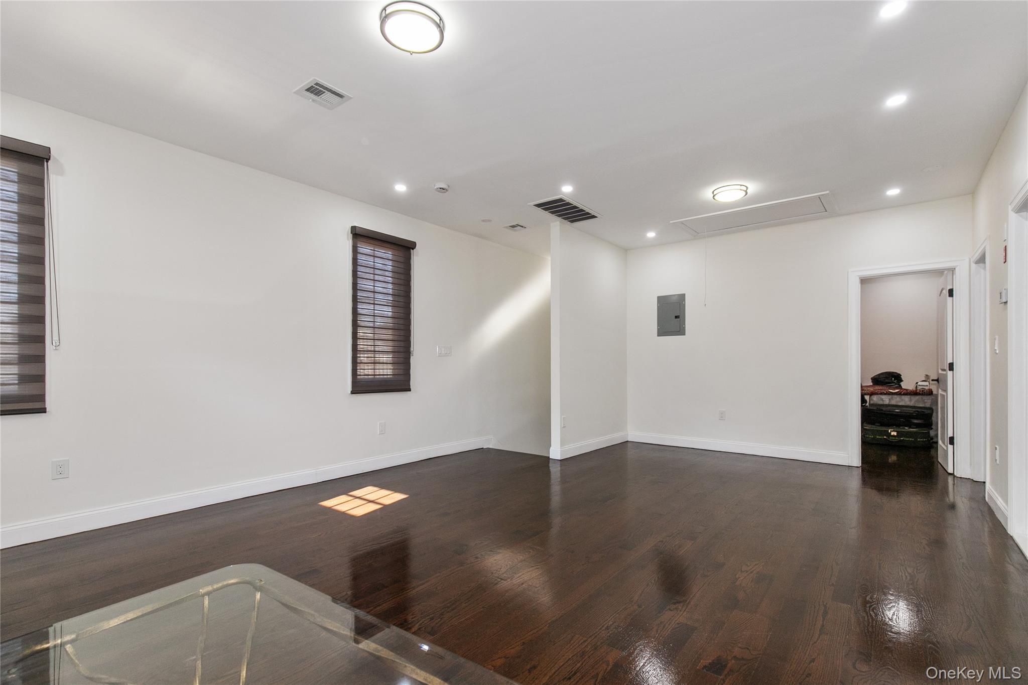 Single Family New Hyde Park Drive Nassau County, NY 11040, MLS-1050517-14