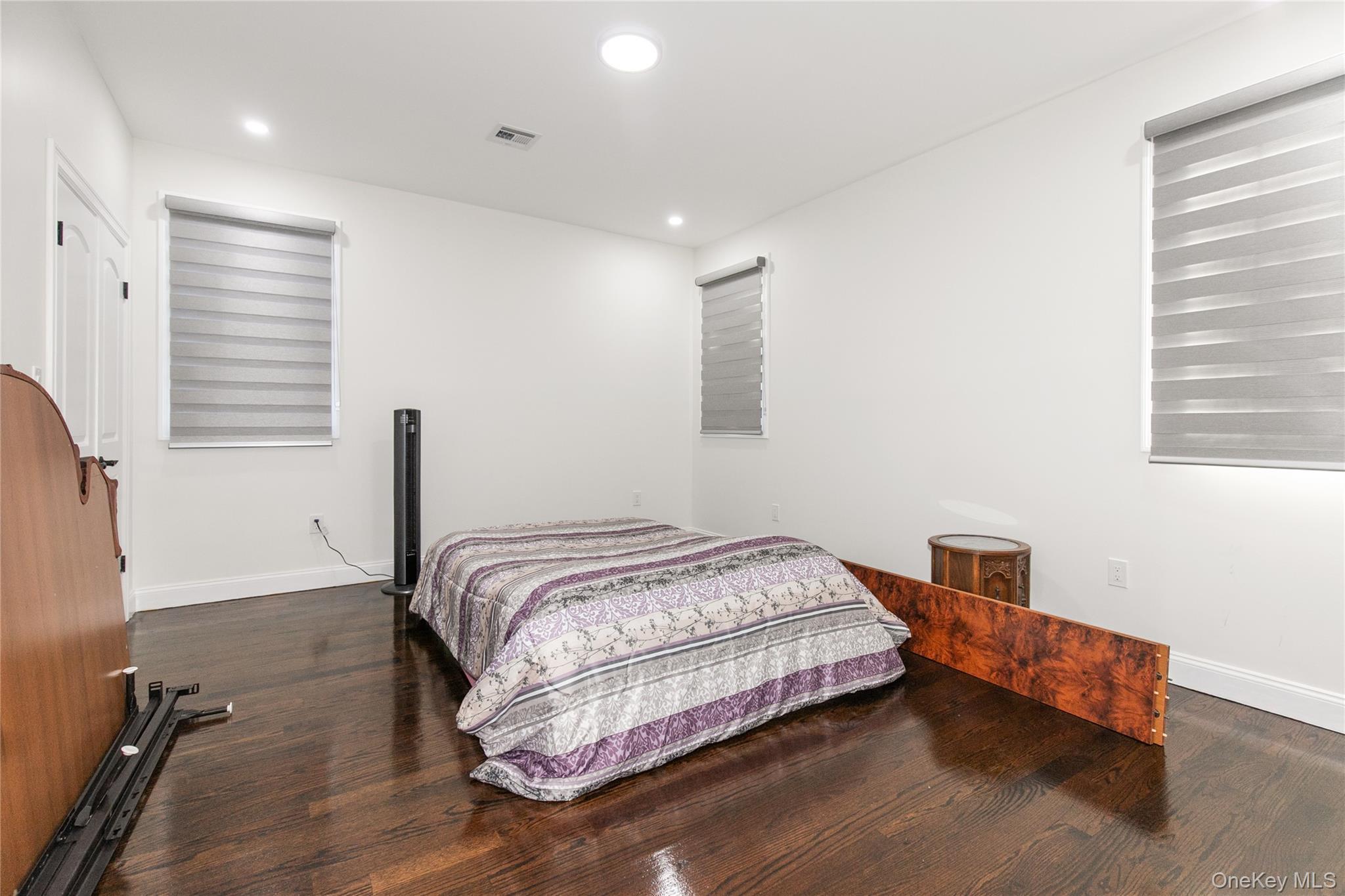 Single Family New Hyde Park Drive Nassau County, NY 11040, MLS-1050517-16