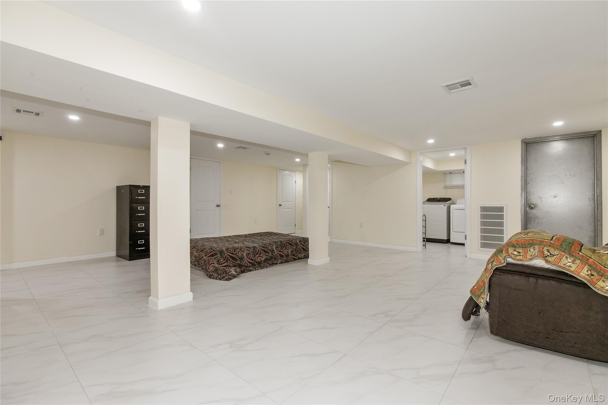 Single Family New Hyde Park Drive Nassau County, NY 11040, MLS-1050517-41