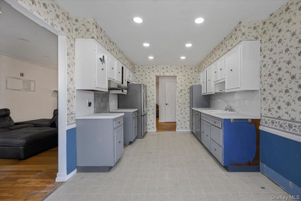 Single Family Central Avenue Suffolk County, NY 11701, MLS-1050526-10