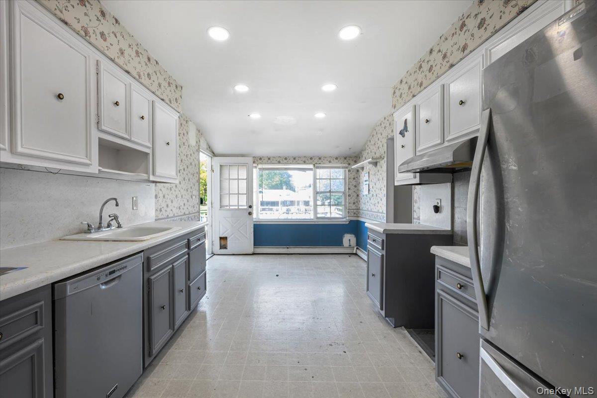 Single Family Central Avenue Suffolk County, NY 11701, MLS-1050526-11