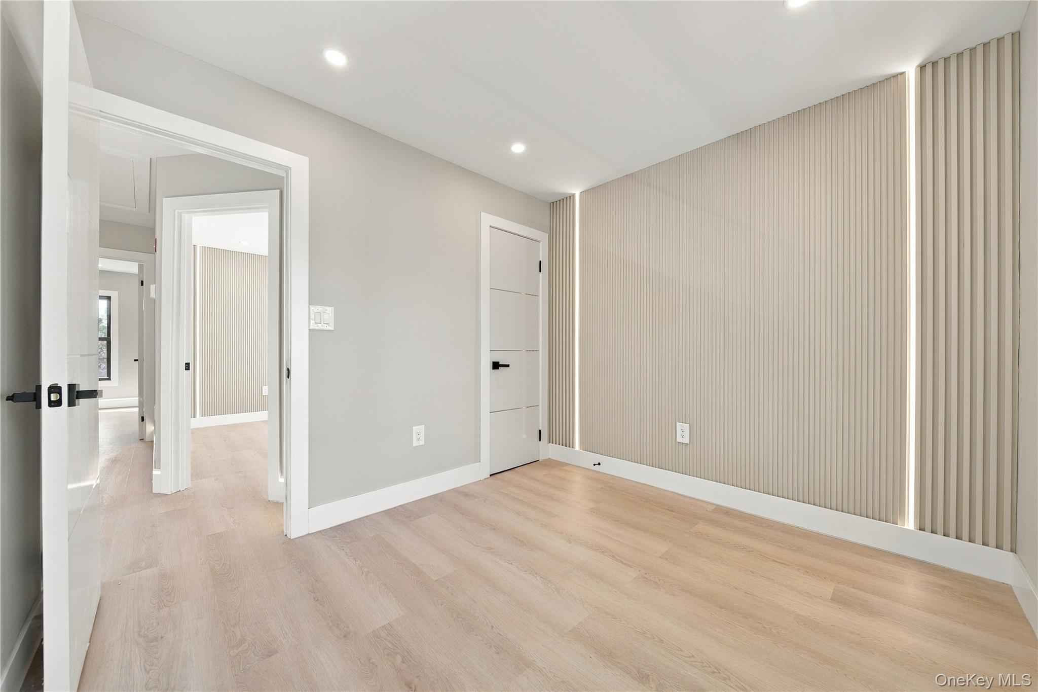 Single Family 189th Street  Queens, NY 11412, MLS-1050545-18