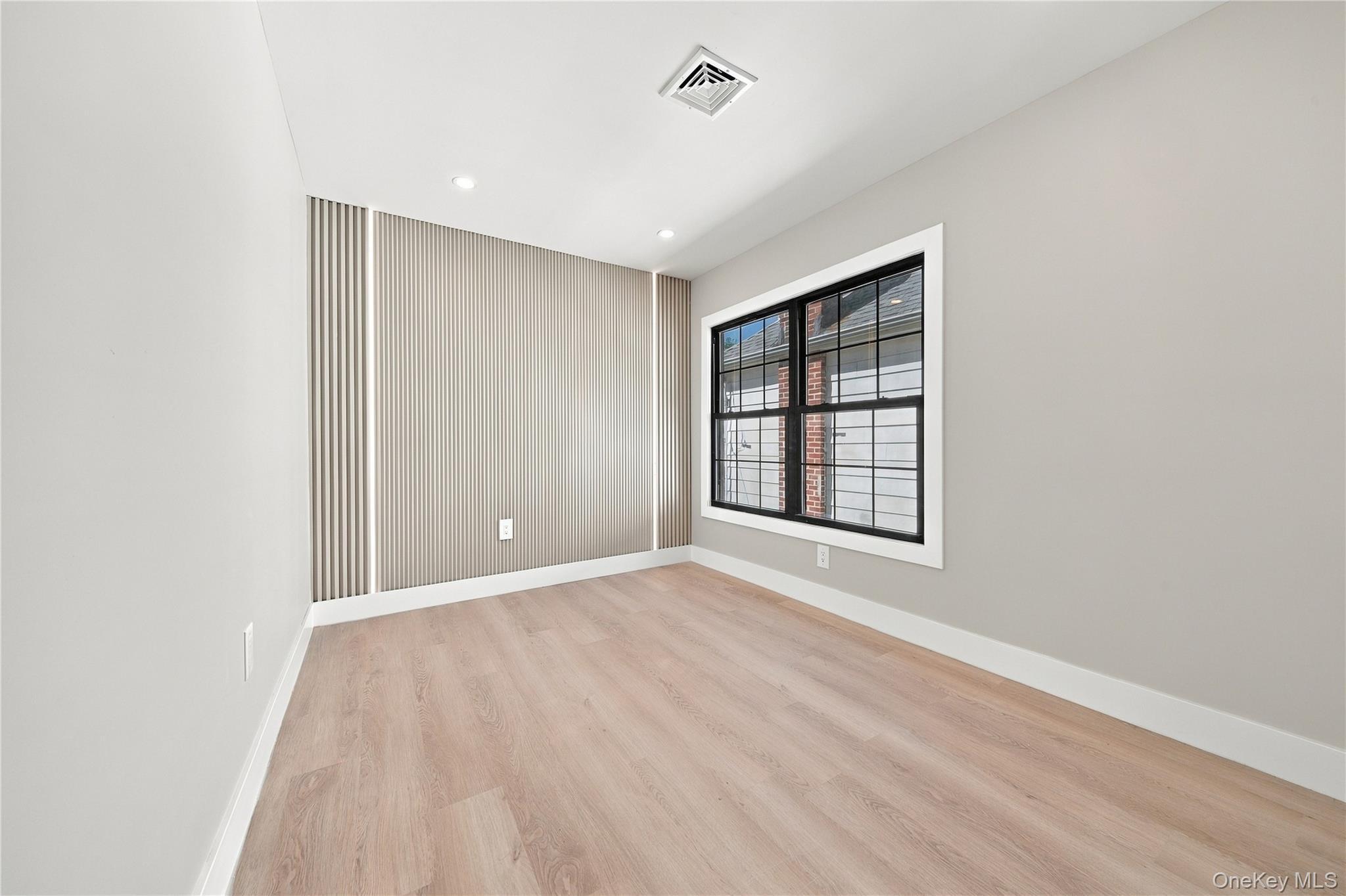 Single Family 189th Street  Queens, NY 11412, MLS-1050545-33