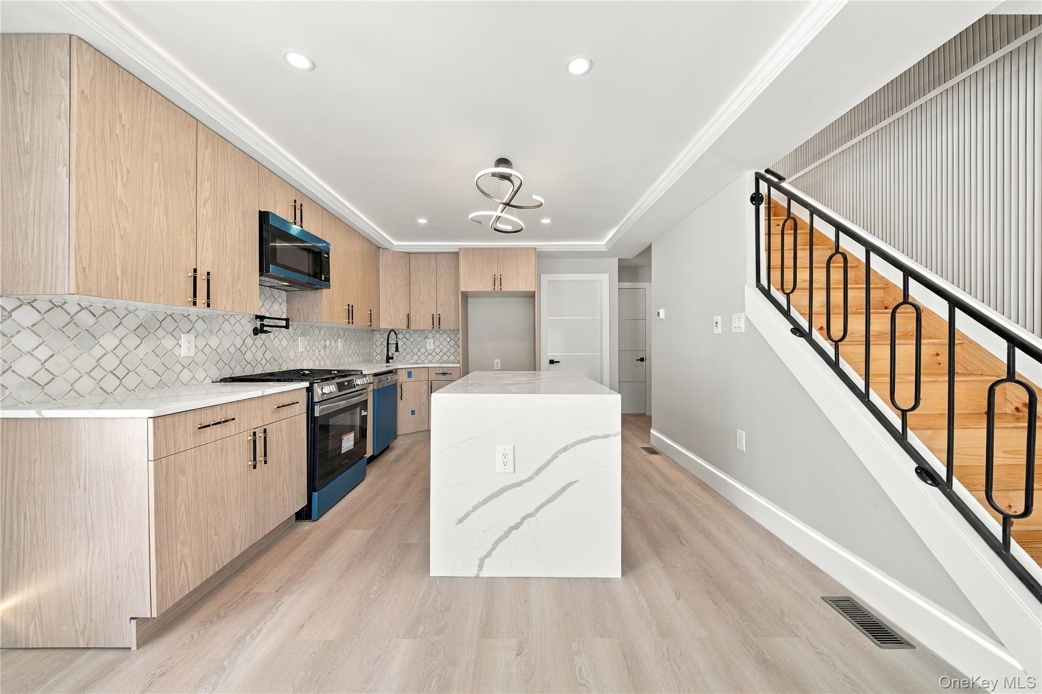 Single Family 189th Street  Queens, NY 11412, MLS-1050545-5