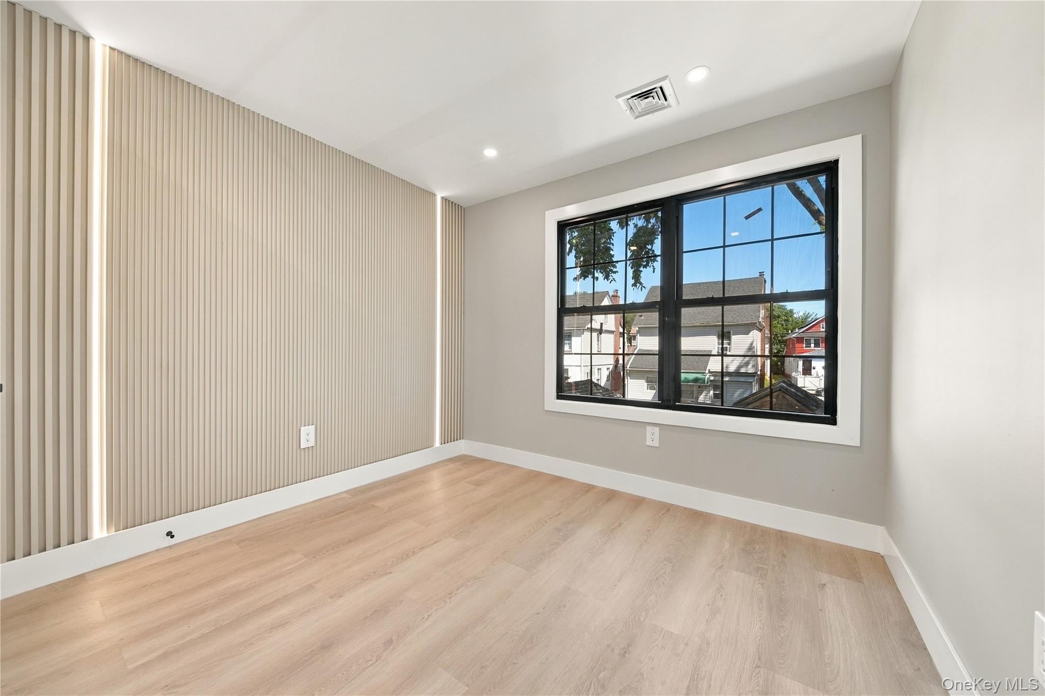 Single Family 189th Street  Queens, NY 11412, MLS-1050545-8
