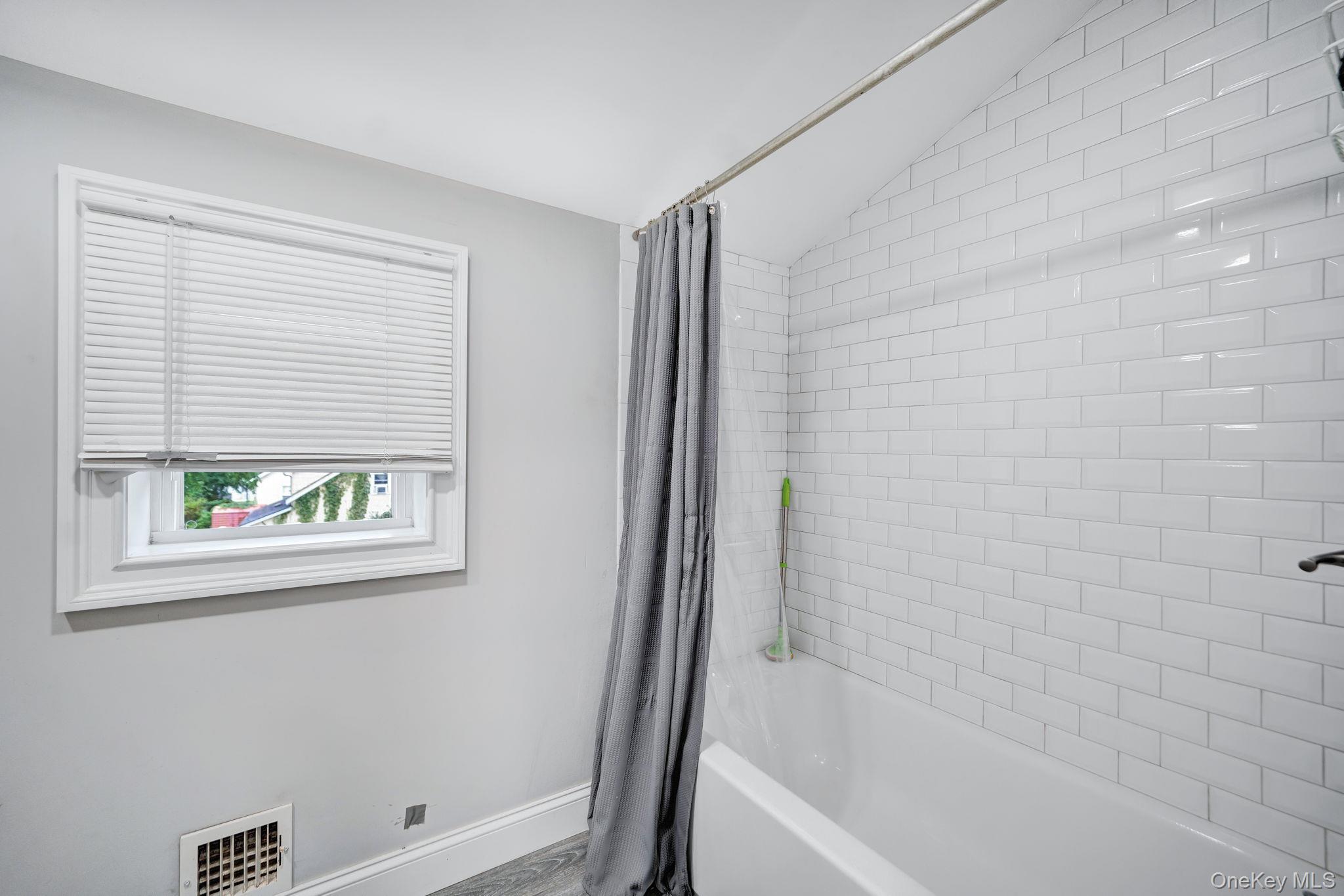 Single Family N Park Avenue Suffolk County, NY 11706, MLS-1050572-28