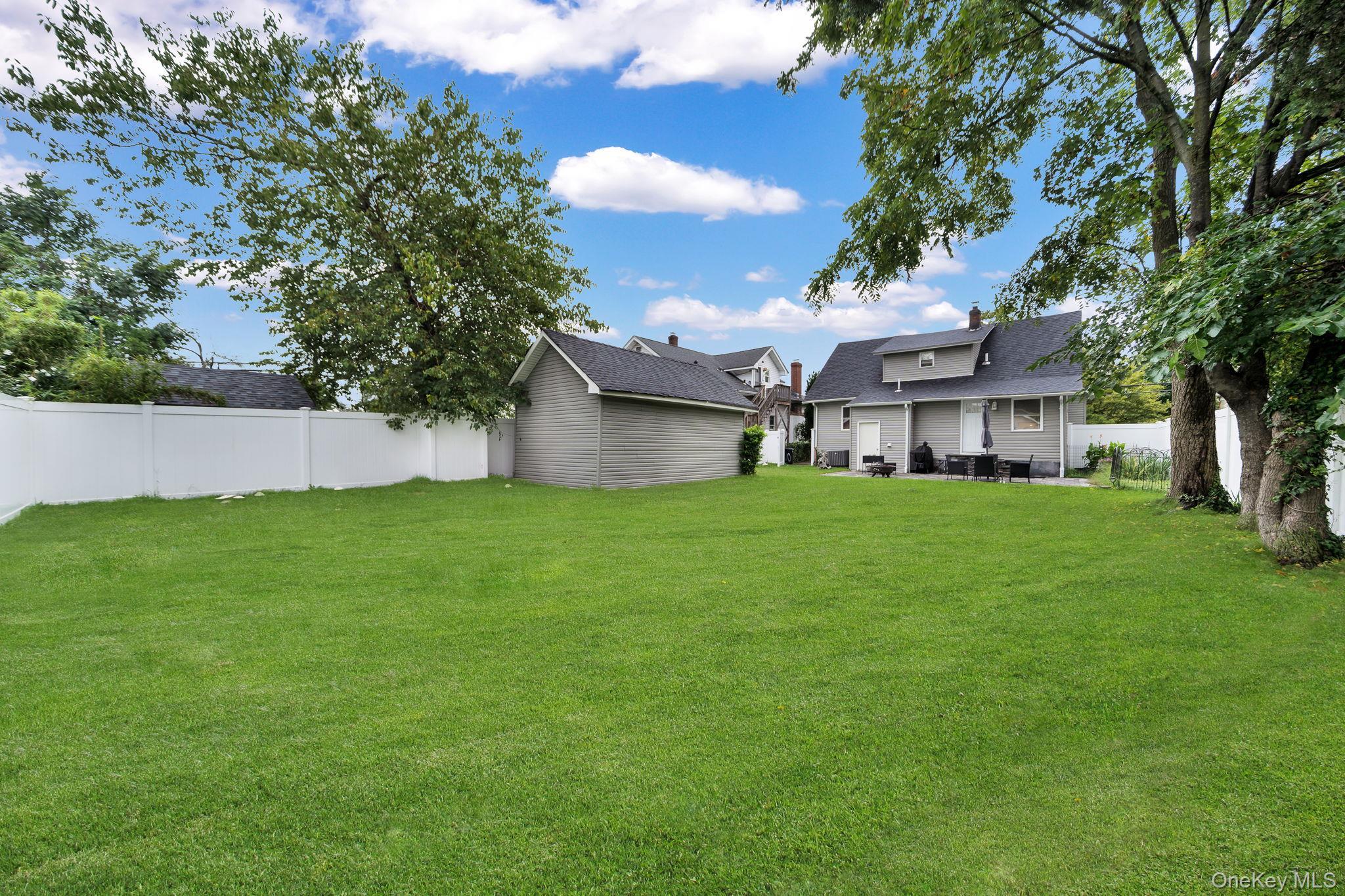 Single Family N Park Avenue Suffolk County, NY 11706, MLS-1050572-33