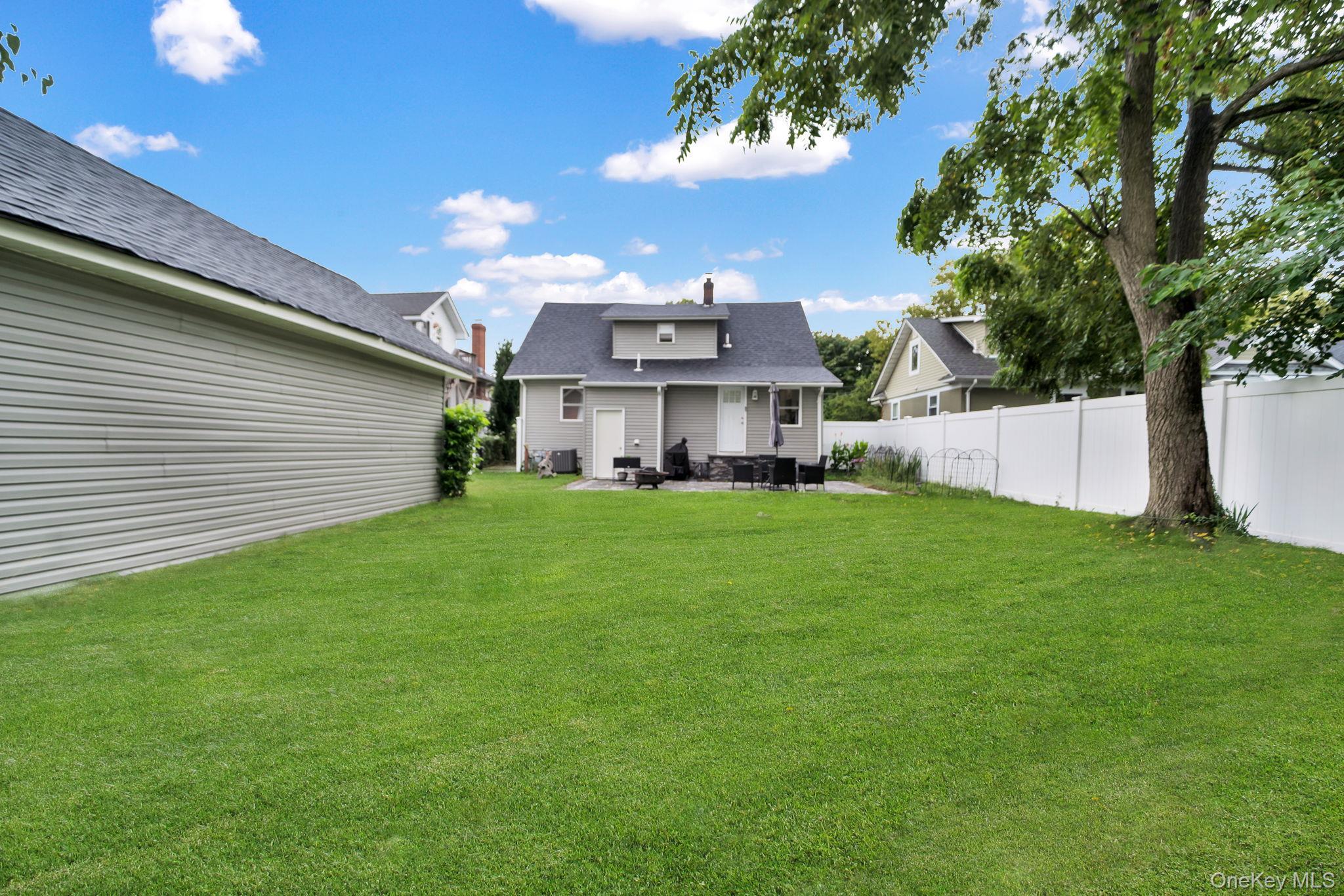 Single Family N Park Avenue  Suffolk County, NY 11706, MLS-1050572-34