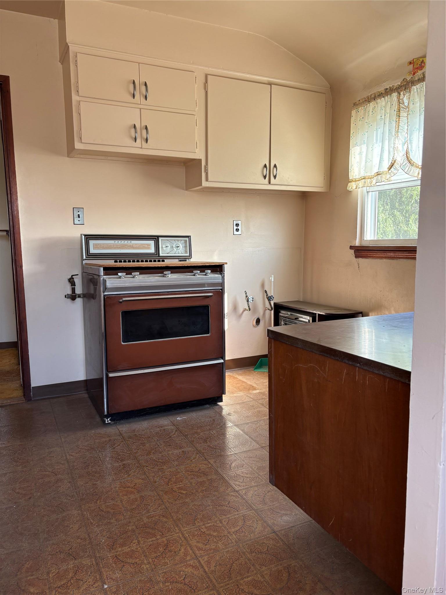 Single Family E Maple Street Nassau County, NY 11580, MLS-1050590-10
