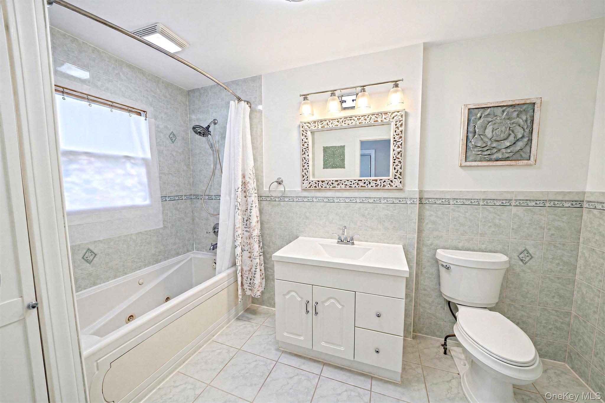 Single Family Secatogue Avenue Suffolk County, NY 11735, MLS-1050619-18