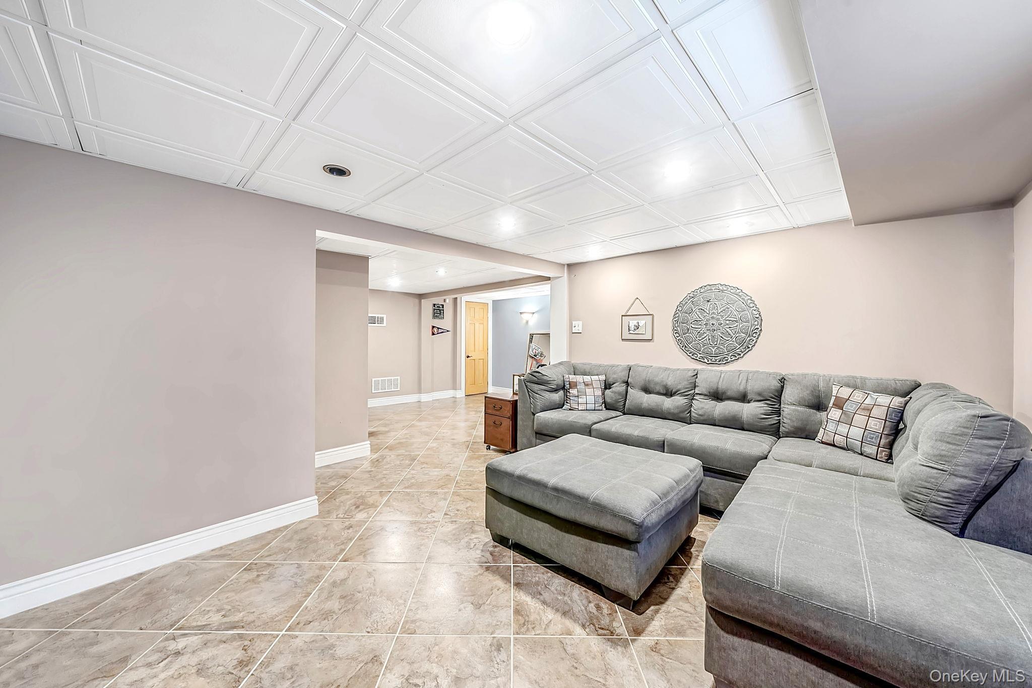 Single Family Secatogue Avenue Suffolk County, NY 11735, MLS-1050619-24