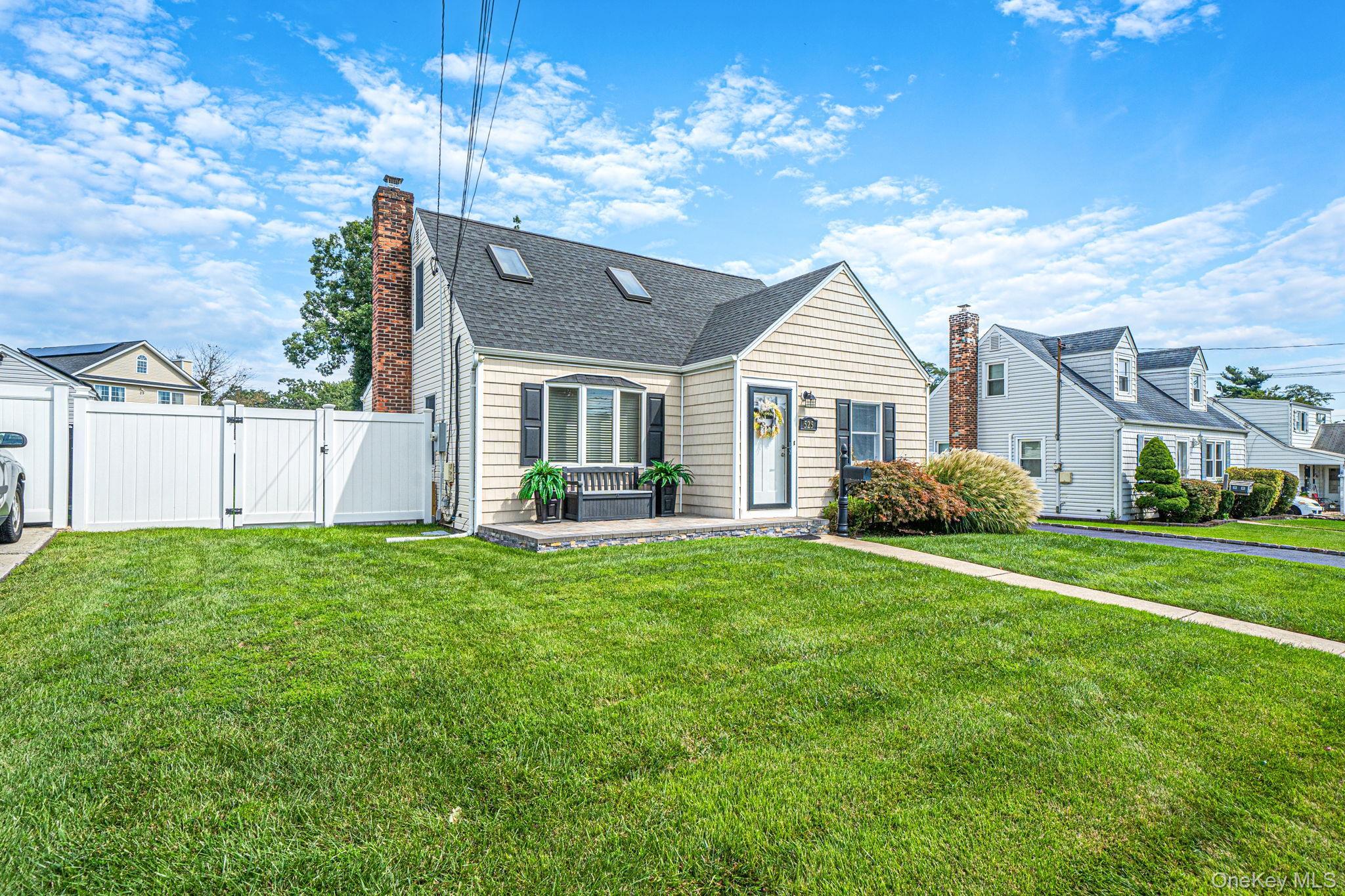Single Family Secatogue Avenue Suffolk County, NY 11735, MLS-1050619-3