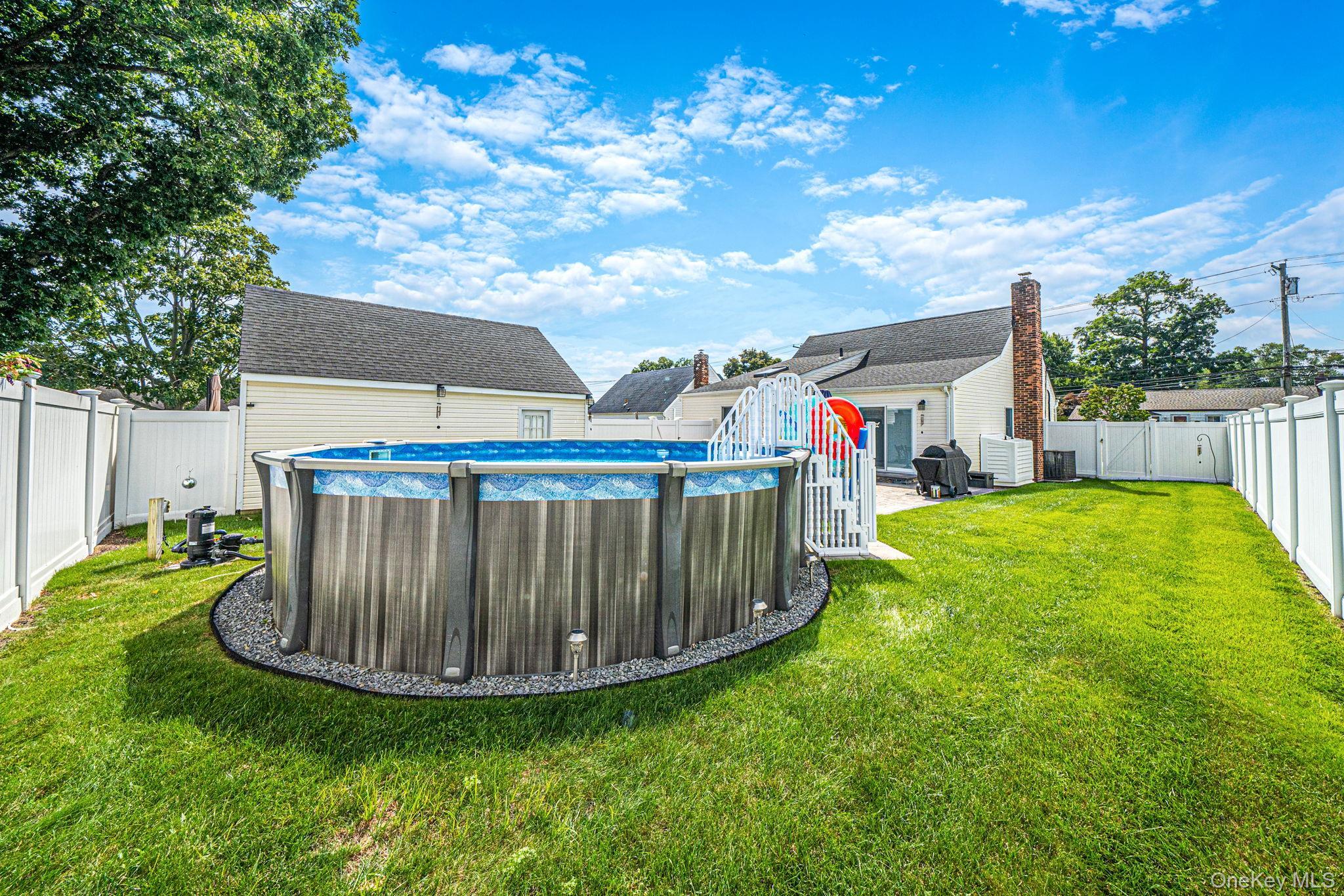 Single Family Secatogue Avenue Suffolk County, NY 11735, MLS-1050619-30