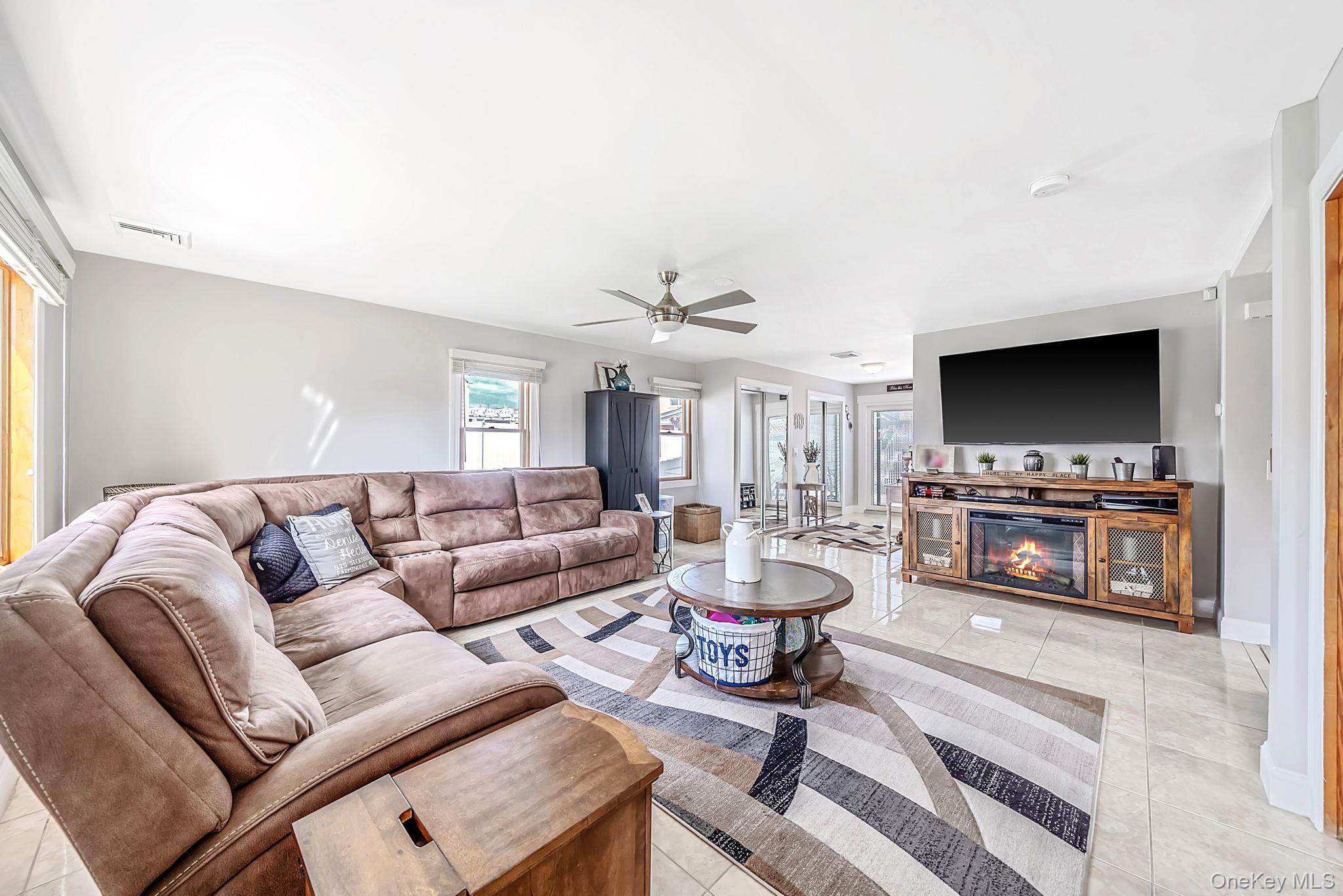 Single Family Secatogue Avenue Suffolk County, NY 11735, MLS-1050619-4