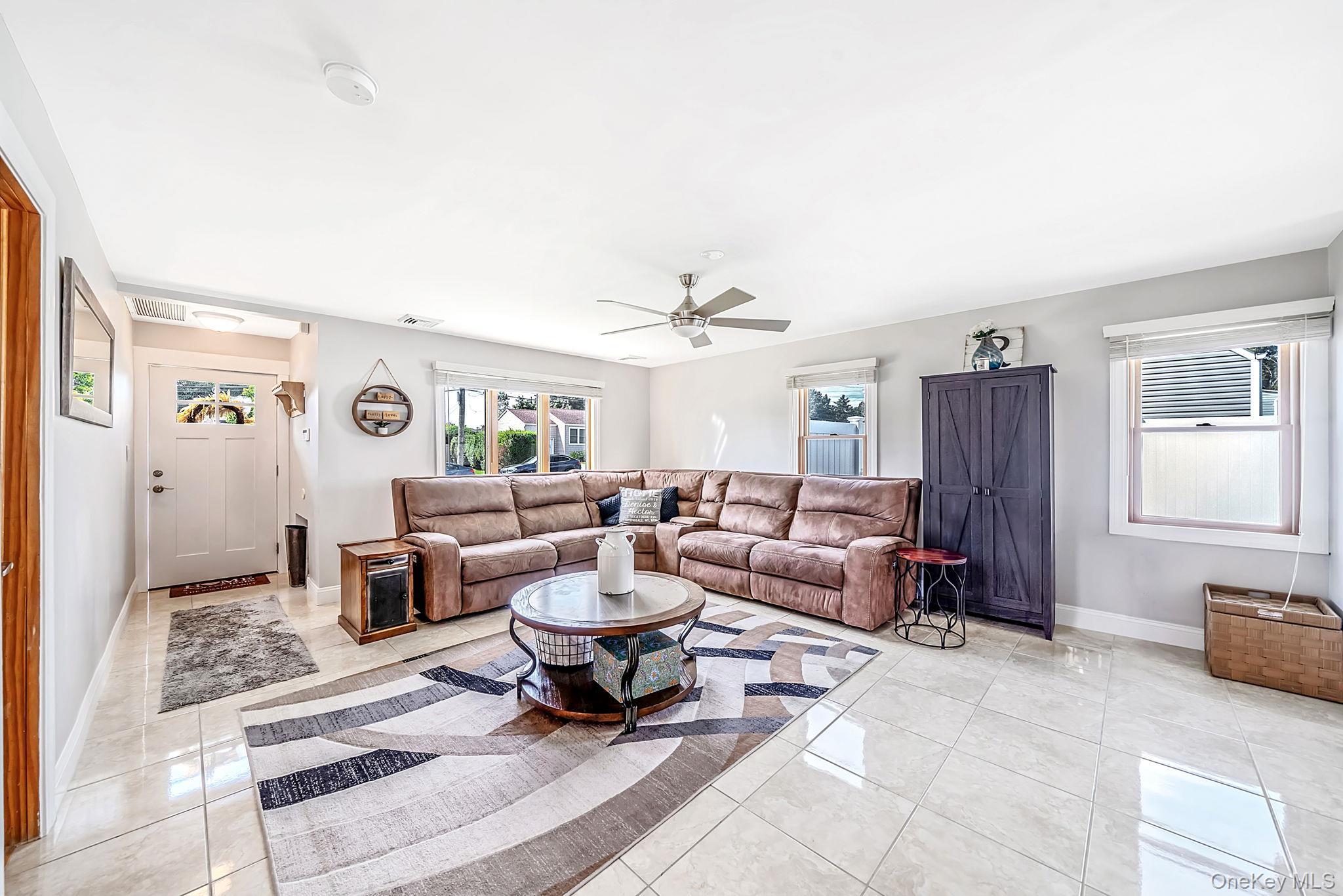 Single Family Secatogue Avenue Suffolk County, NY 11735, MLS-1050619-5