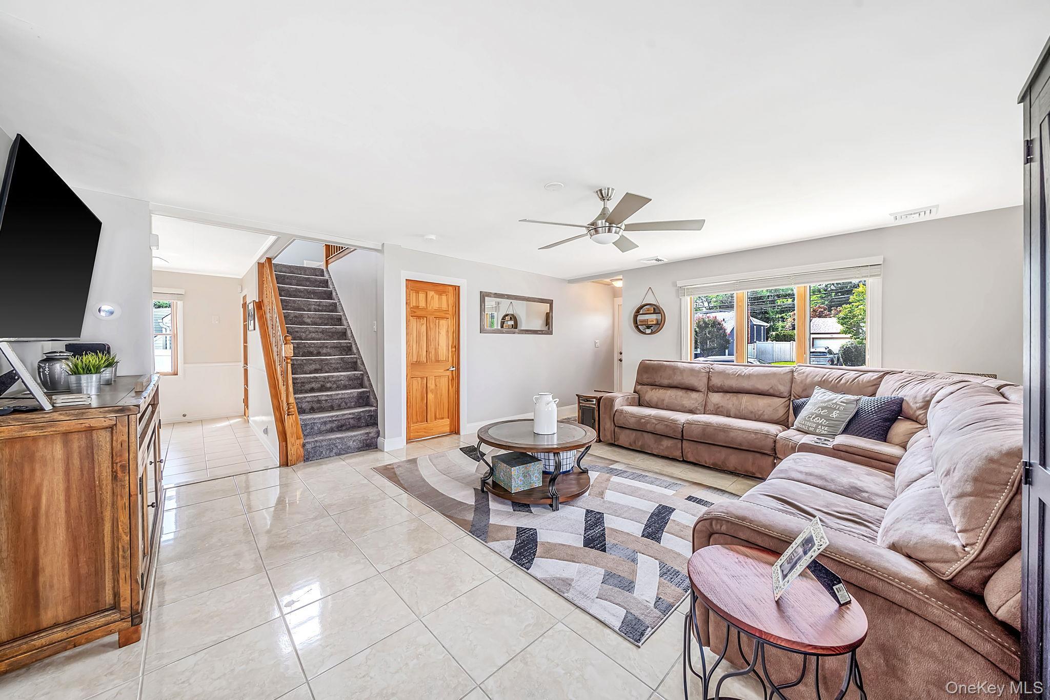 Single Family Secatogue Avenue Suffolk County, NY 11735, MLS-1050619-6