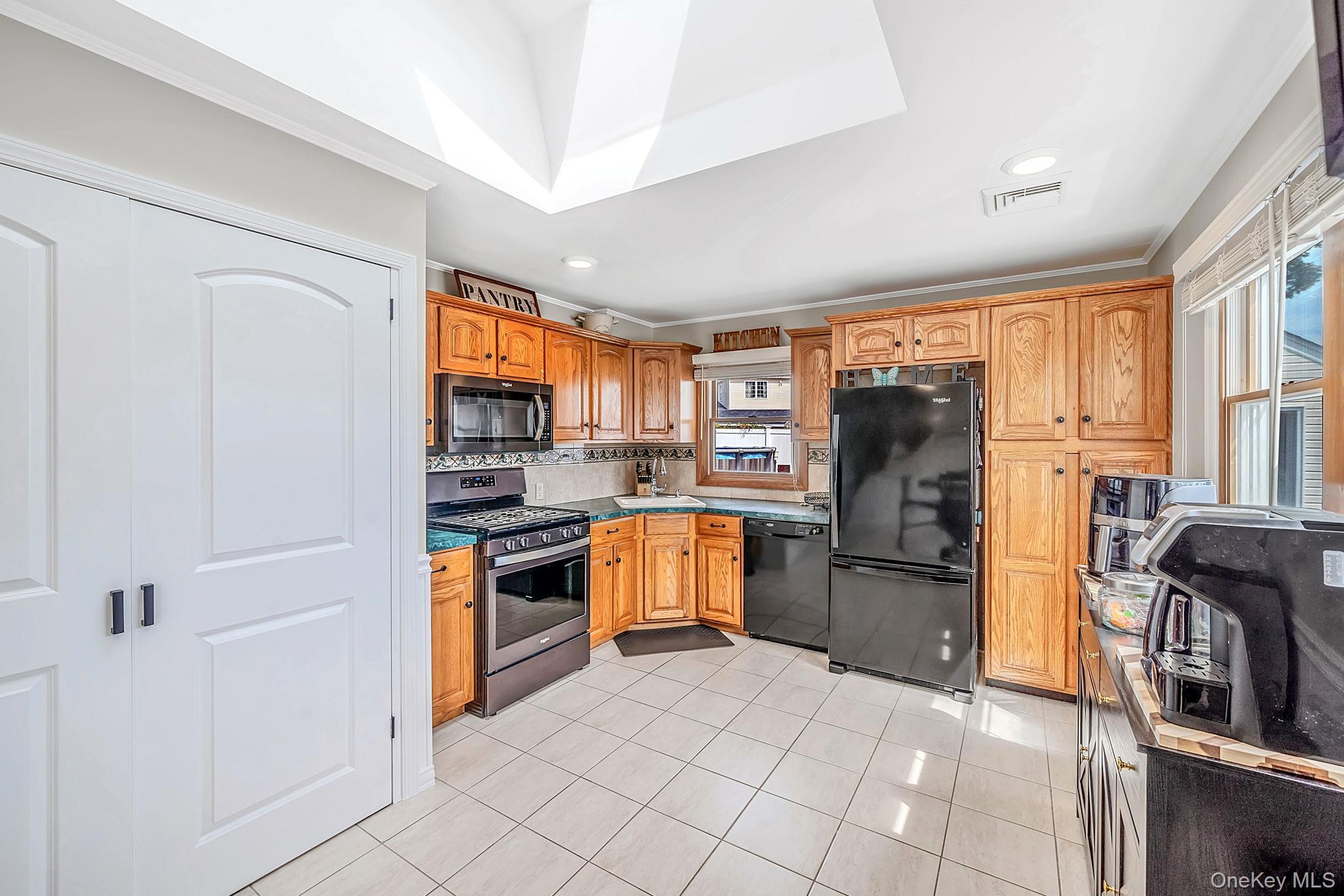 Single Family Secatogue Avenue Suffolk County, NY 11735, MLS-1050619-8