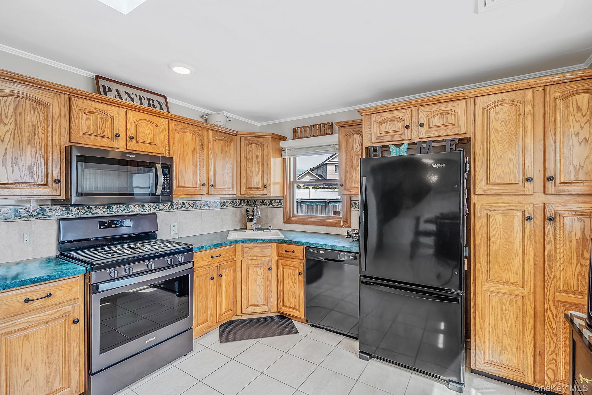 Single Family Secatogue Avenue Suffolk County, NY 11735, MLS-1050619-9