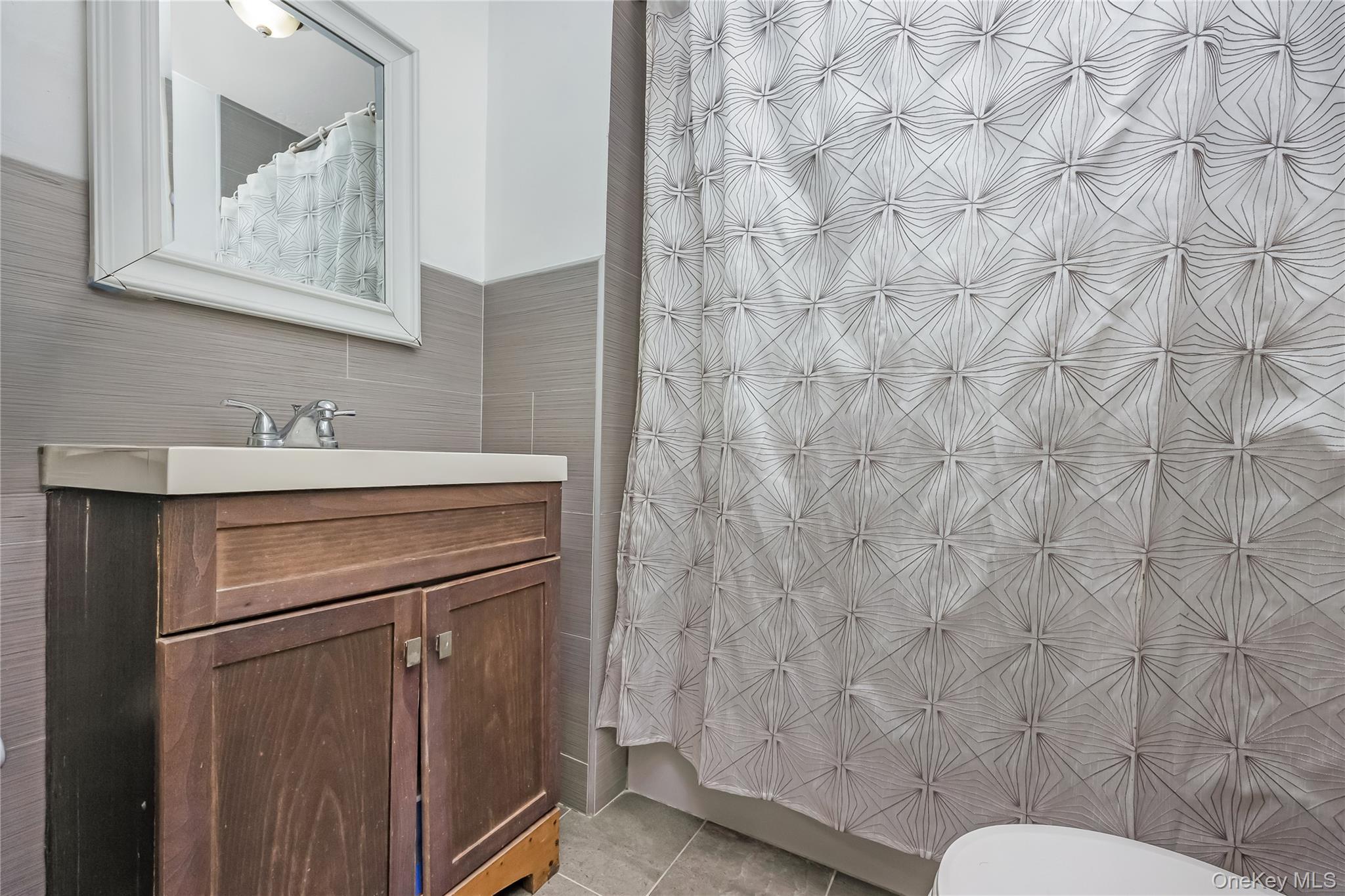 Single Family Cedar Avenue  Suffolk County, NY 11735, MLS-1050640-14