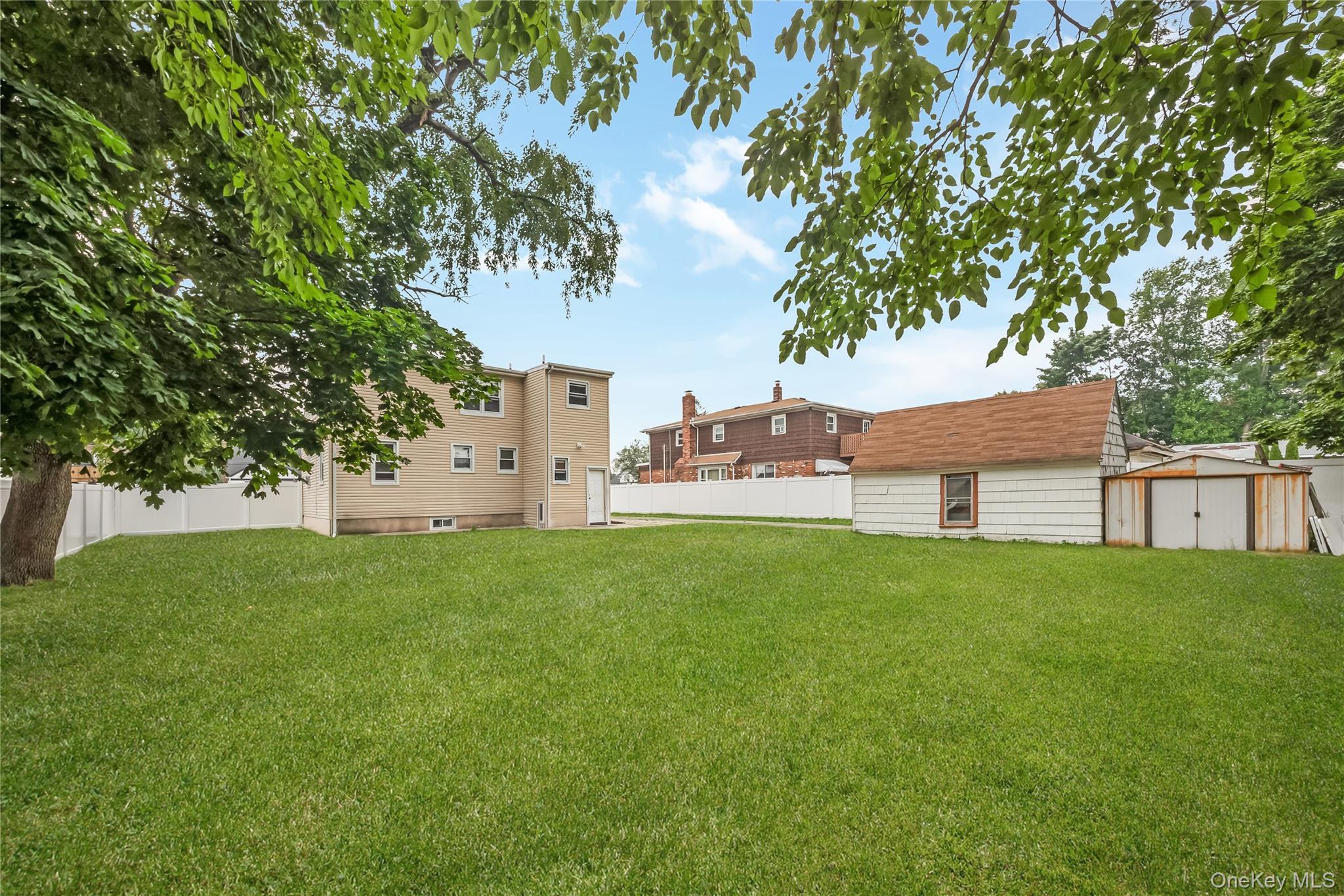 Single Family Cedar Avenue  Suffolk County, NY 11735, MLS-1050640-17