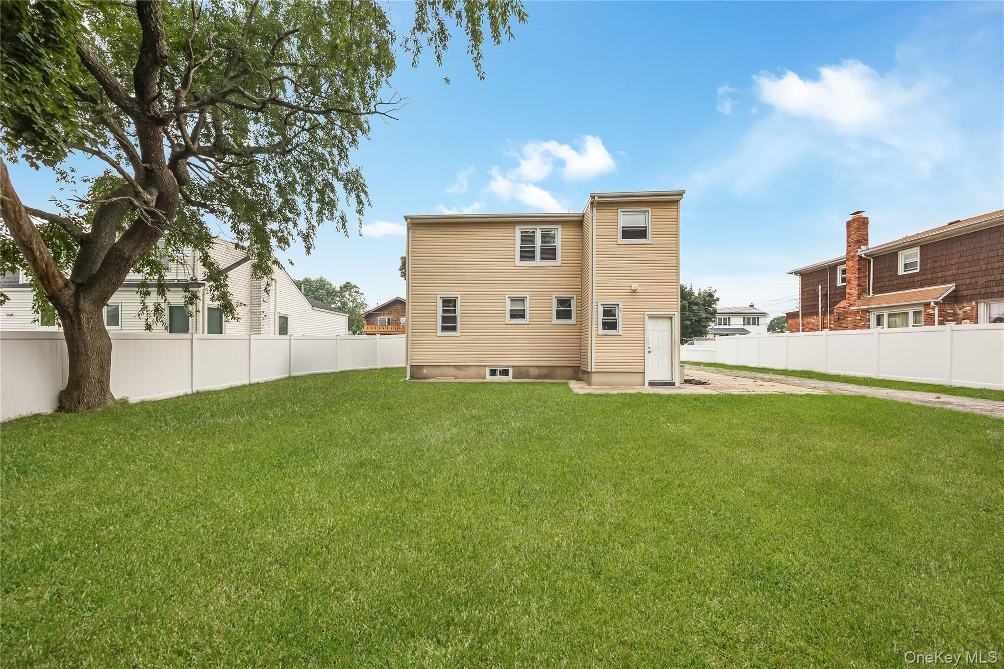 Single Family Cedar Avenue  Suffolk County, NY 11735, MLS-1050640-18