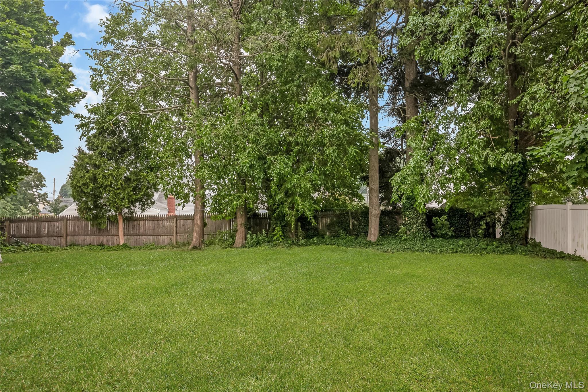 Single Family Cedar Avenue  Suffolk County, NY 11735, MLS-1050640-20